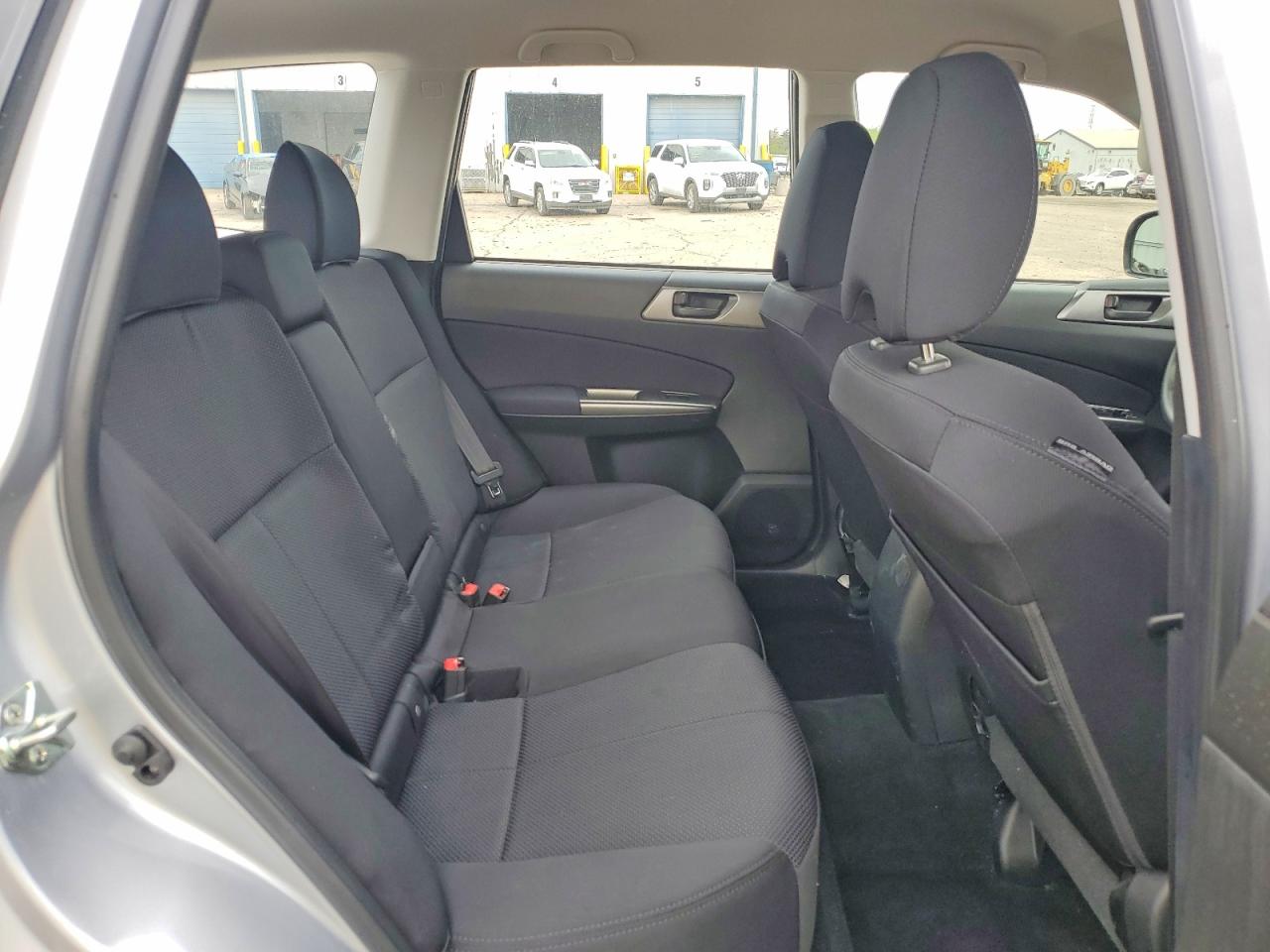 2013 Subaru Forester 2.5x Серебряный vin: JF2SHABC2DH425419