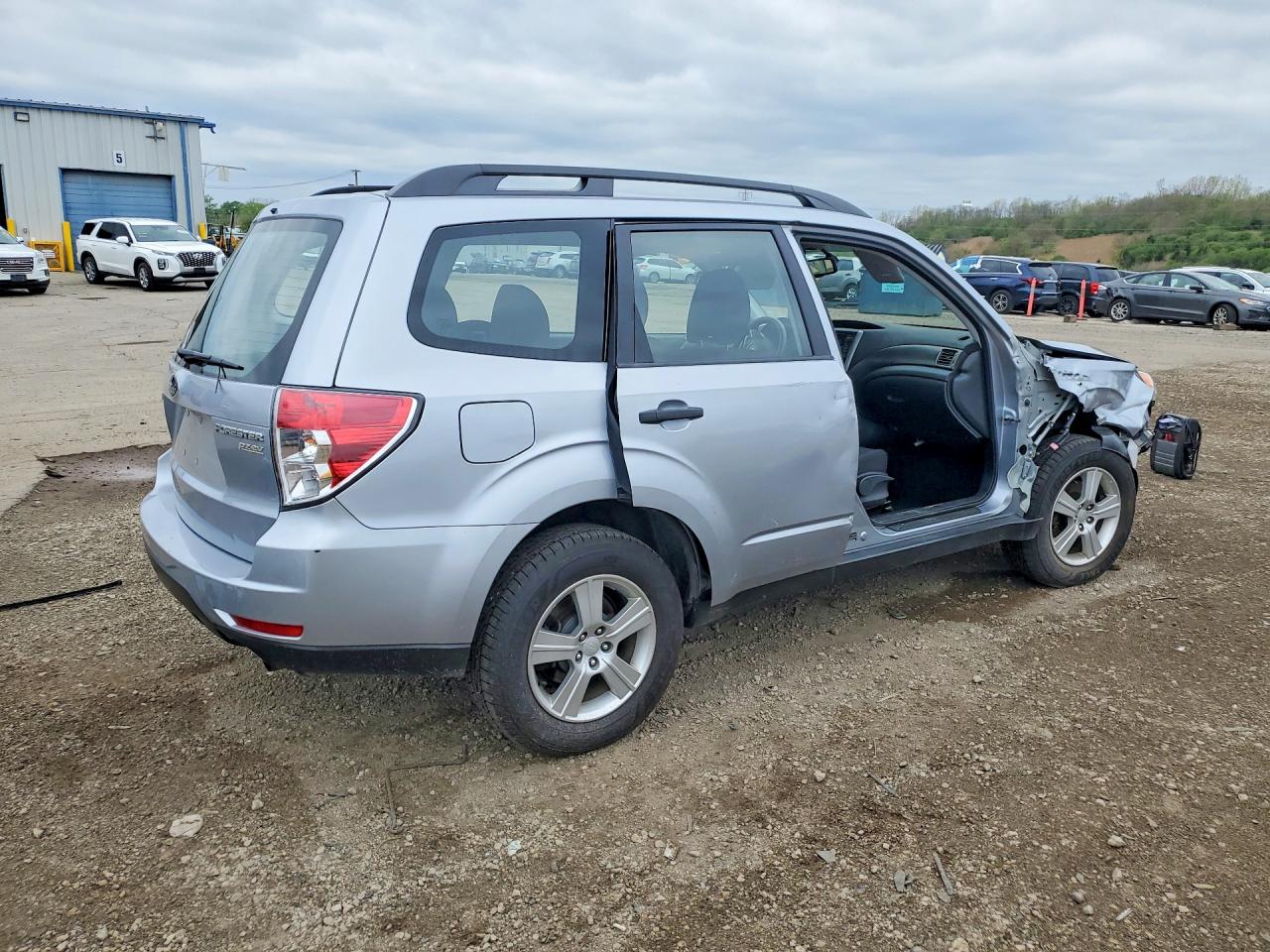 2013 Subaru Forester 2.5x Серебряный vin: JF2SHABC2DH425419