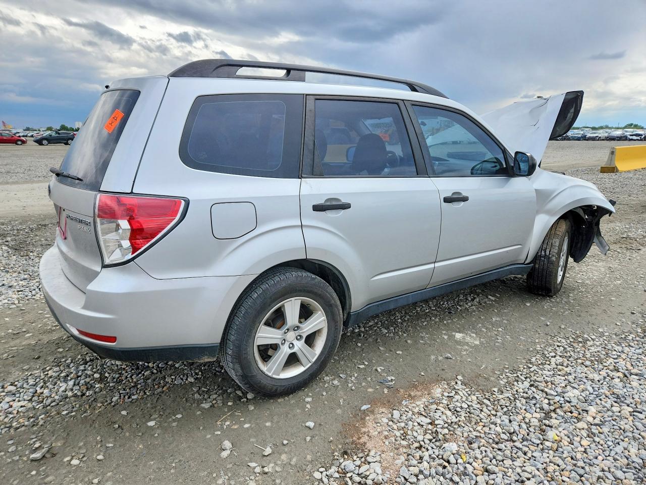 2011 Subaru Forester 2.5x Silver vin: JF2SHABC3BH721336