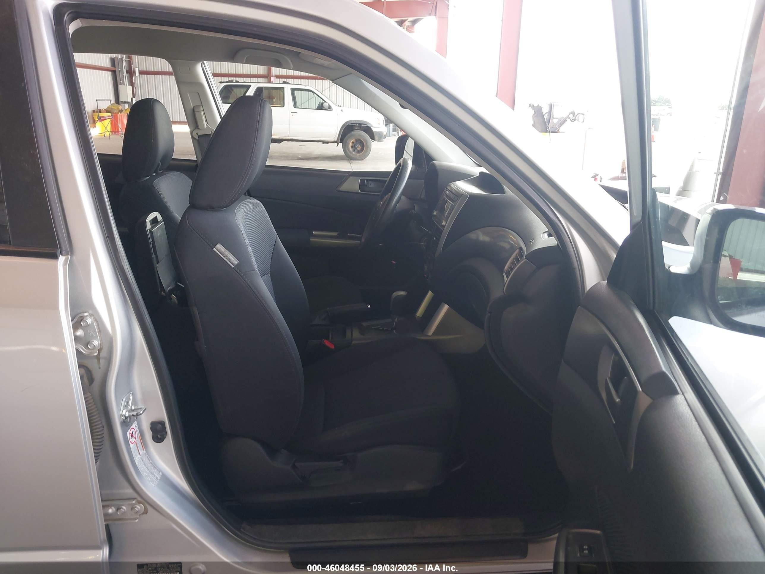 2011 Subaru Forester 2.5x Серебряный vin: JF2SHABC3BH721353