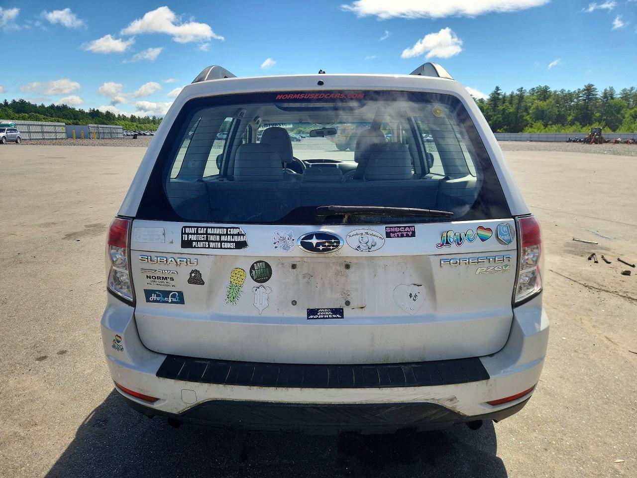 2011 Subaru Forester 2.5x White vin: JF2SHABC3BH779818