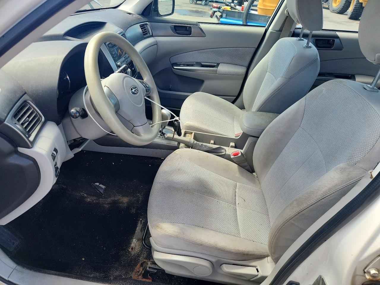 2011 Subaru Forester 2.5x White vin: JF2SHABC3BH779818