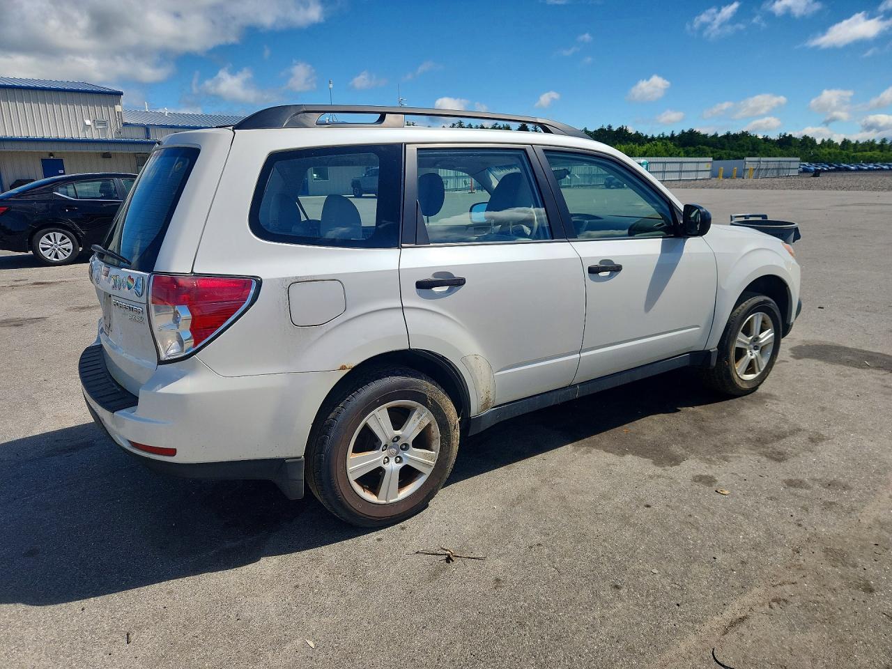 2011 Subaru Forester 2.5x White vin: JF2SHABC3BH779818