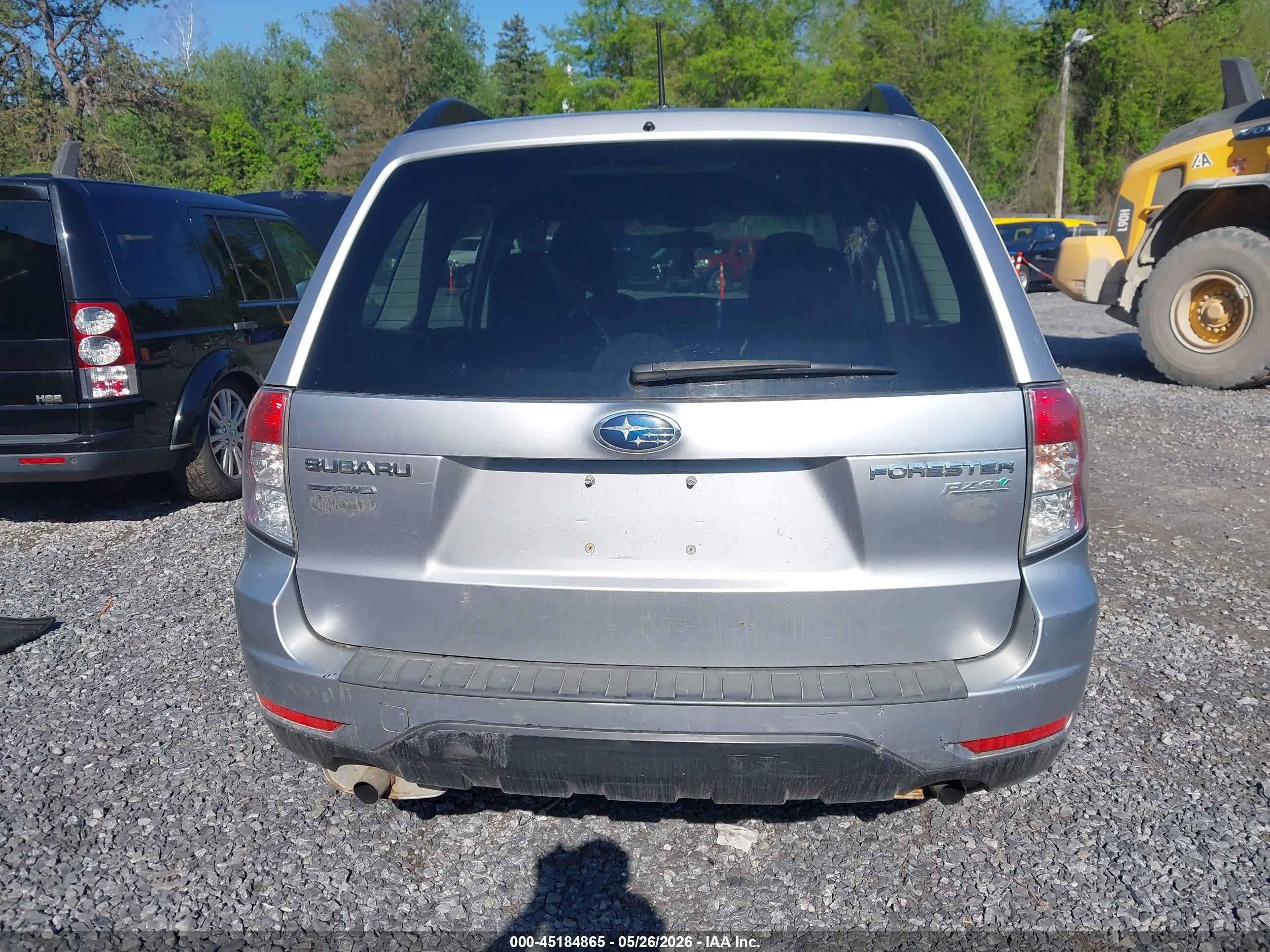 2012 Subaru Forester 2.5x Silver vin: JF2SHABC3CH422902