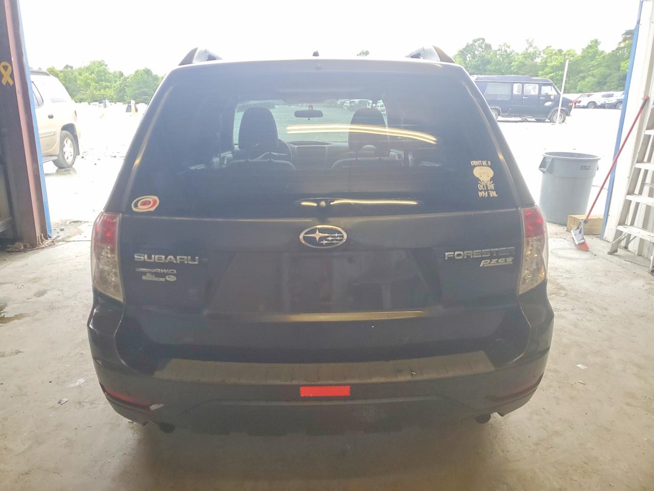 2012 Subaru Forester 2.5x Blue vin: JF2SHABC3CH428022