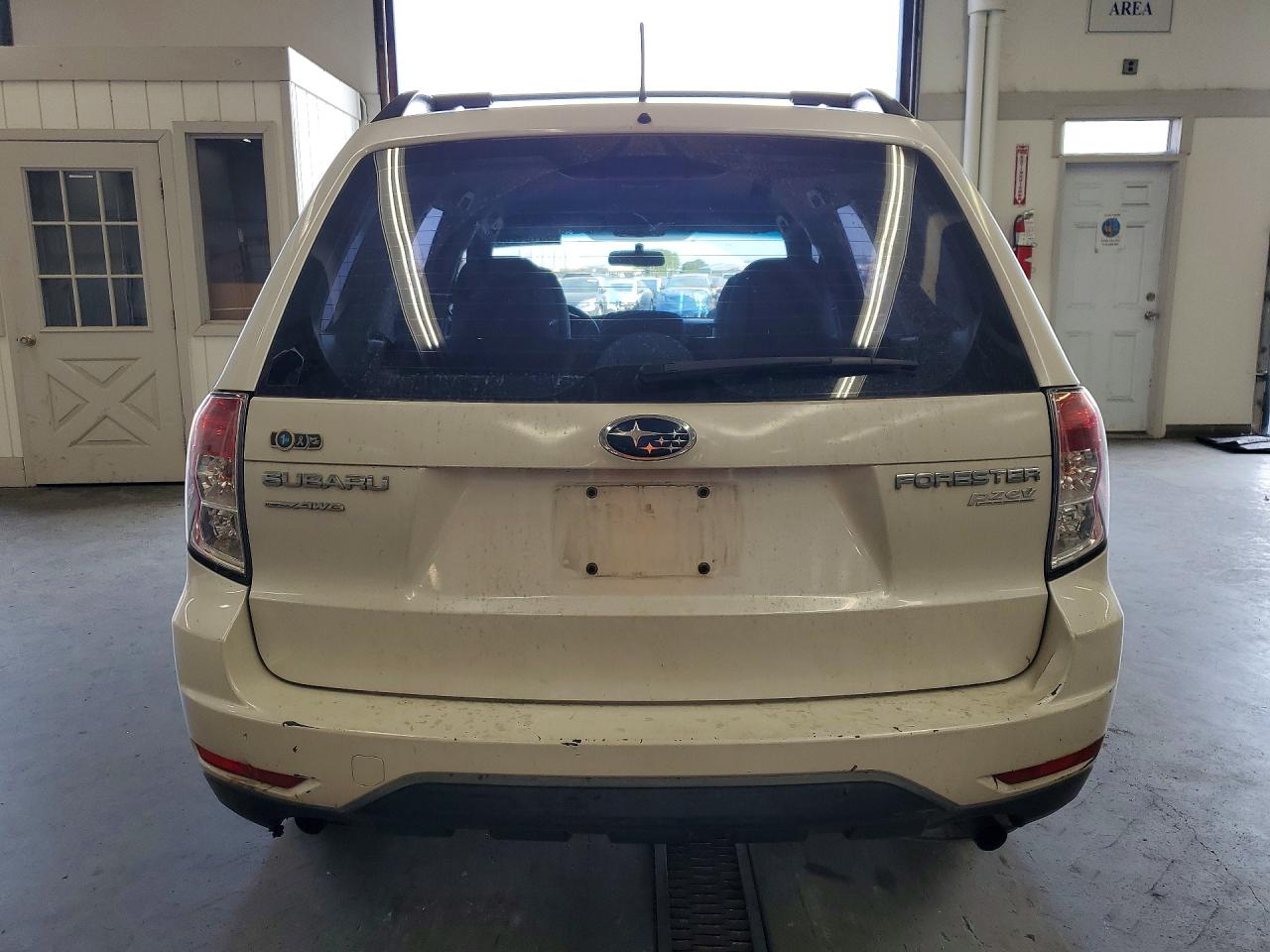 2013 Subaru Forester 2.5x White vin: JF2SHABC3DH429298