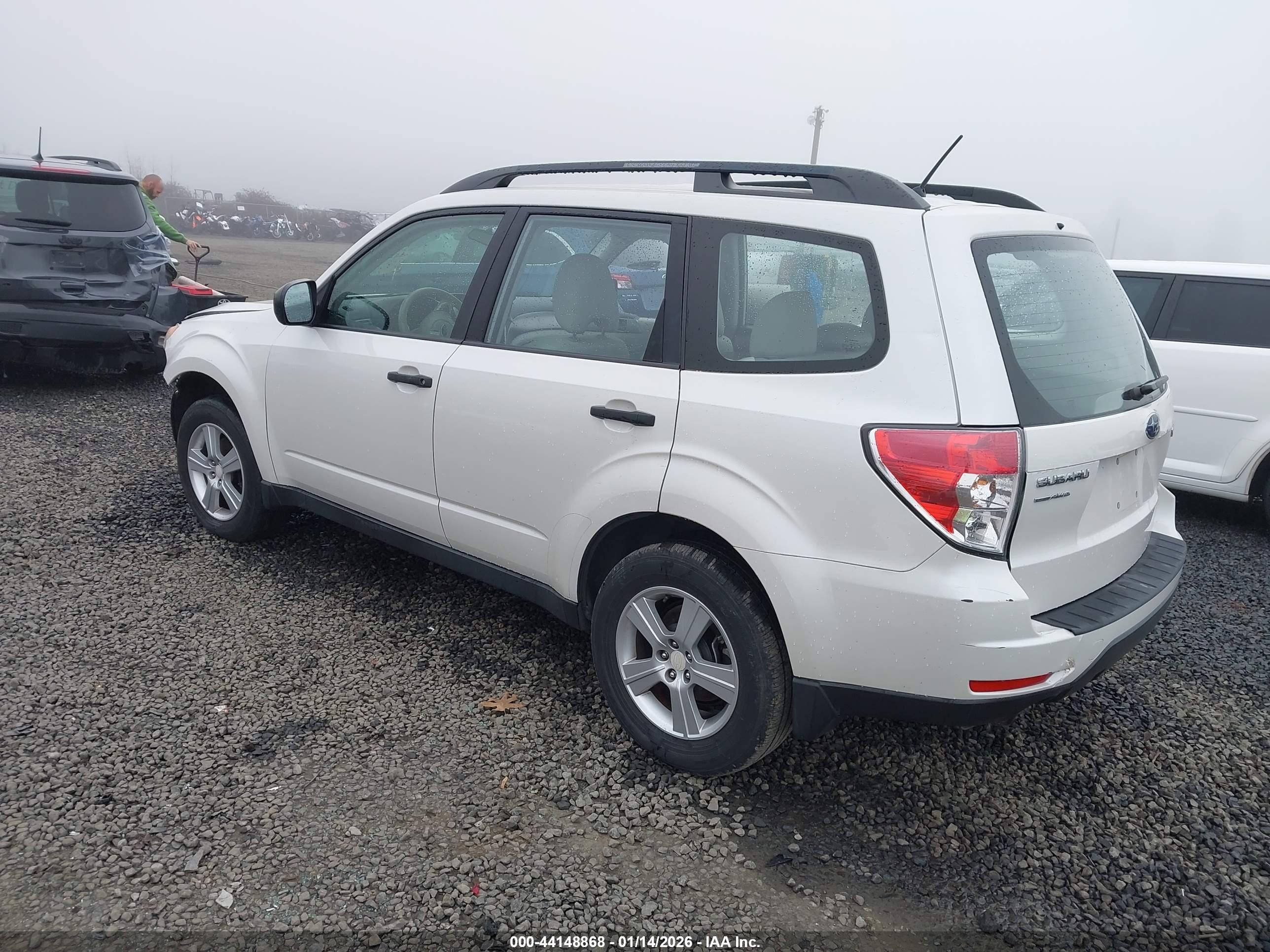 2011 Subaru Forester 2.5x White vin: JF2SHABC4BH757844