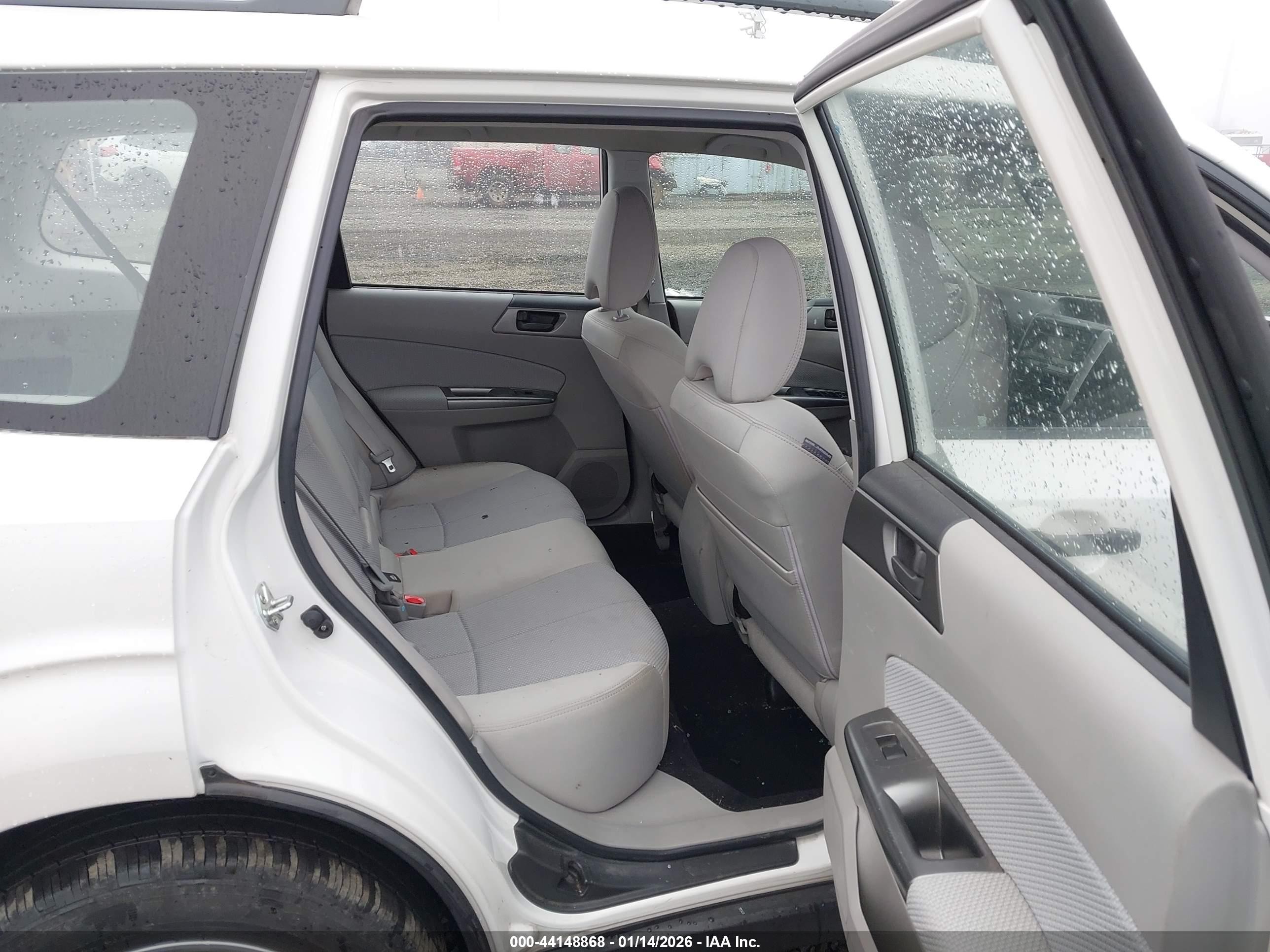 2011 Subaru Forester 2.5x White vin: JF2SHABC4BH757844