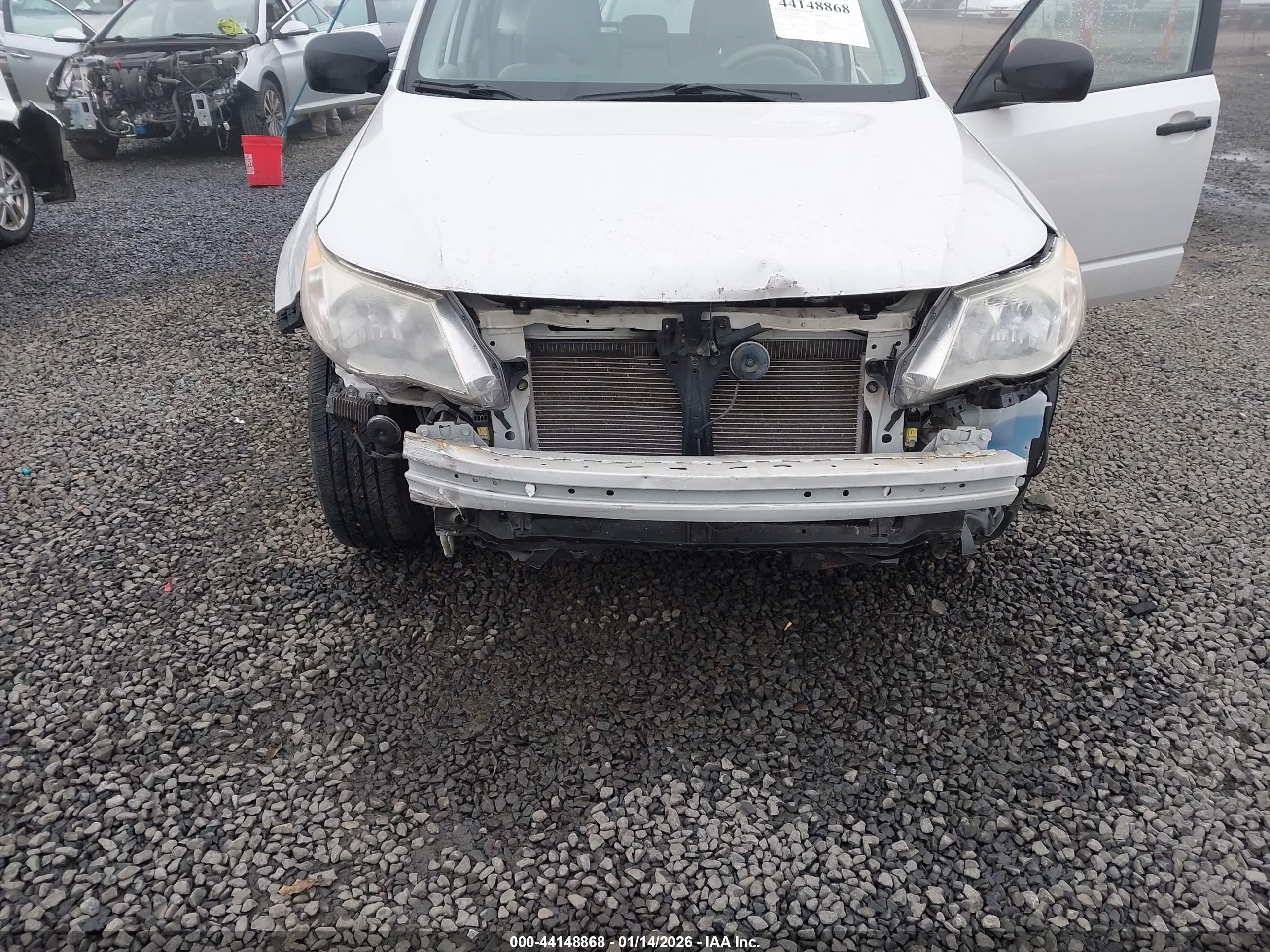 2011 Subaru Forester 2.5x White vin: JF2SHABC4BH757844