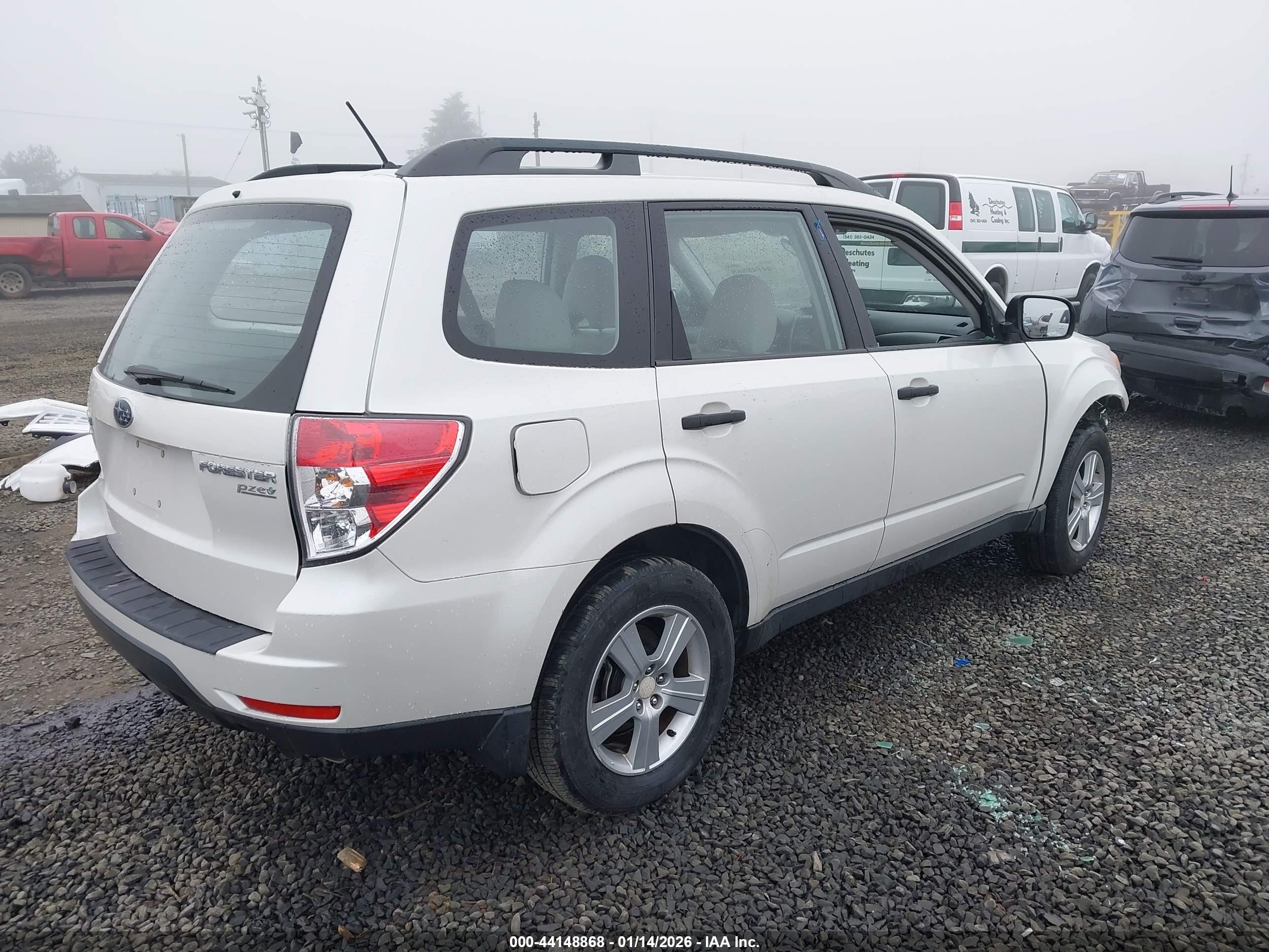 2011 Subaru Forester 2.5x White vin: JF2SHABC4BH757844