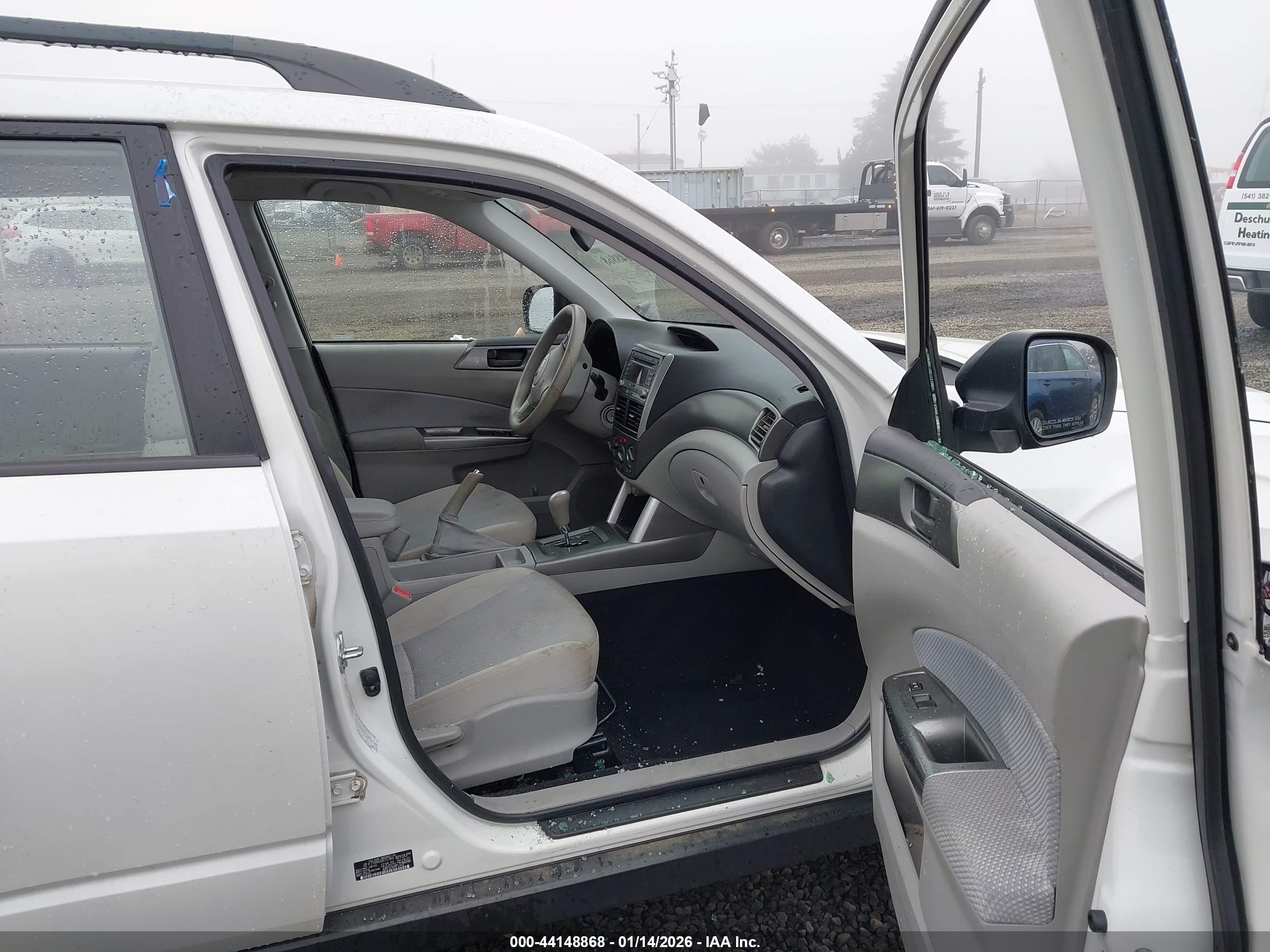 2011 Subaru Forester 2.5x White vin: JF2SHABC4BH757844