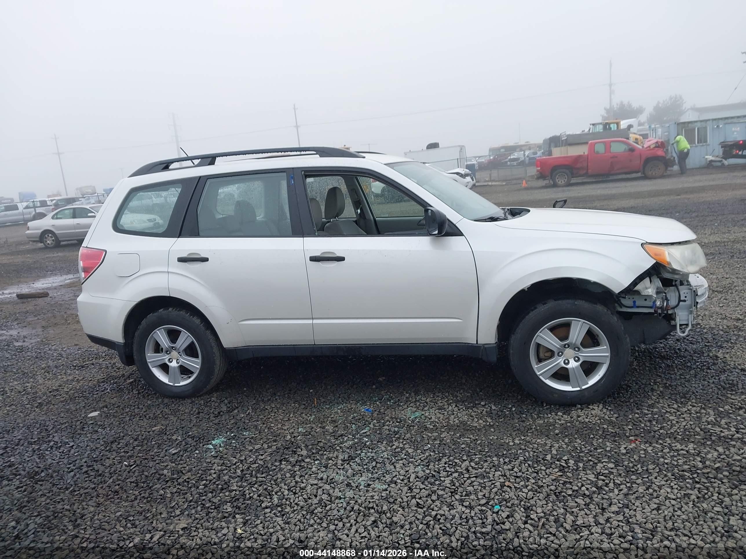 2011 Subaru Forester 2.5x White vin: JF2SHABC4BH757844