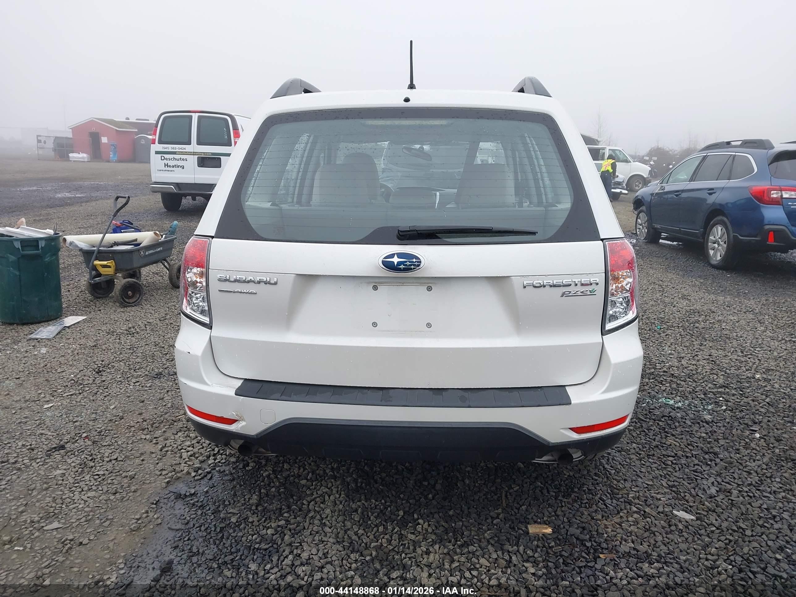 2011 Subaru Forester 2.5x White vin: JF2SHABC4BH757844