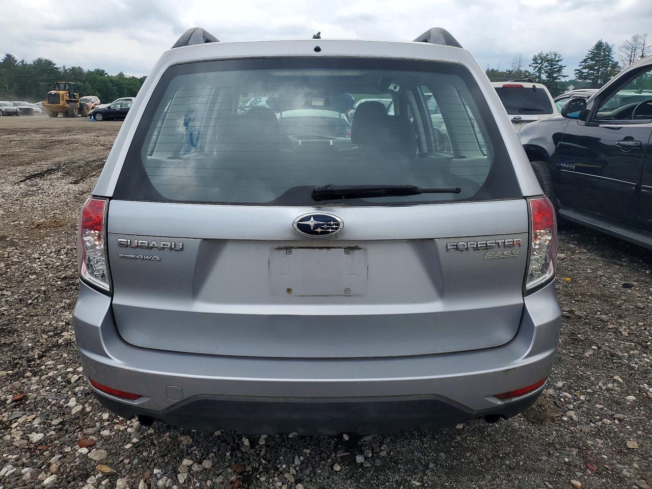 2012 Subaru Forester 2.5x Silver vin: JF2SHABC4CH466259