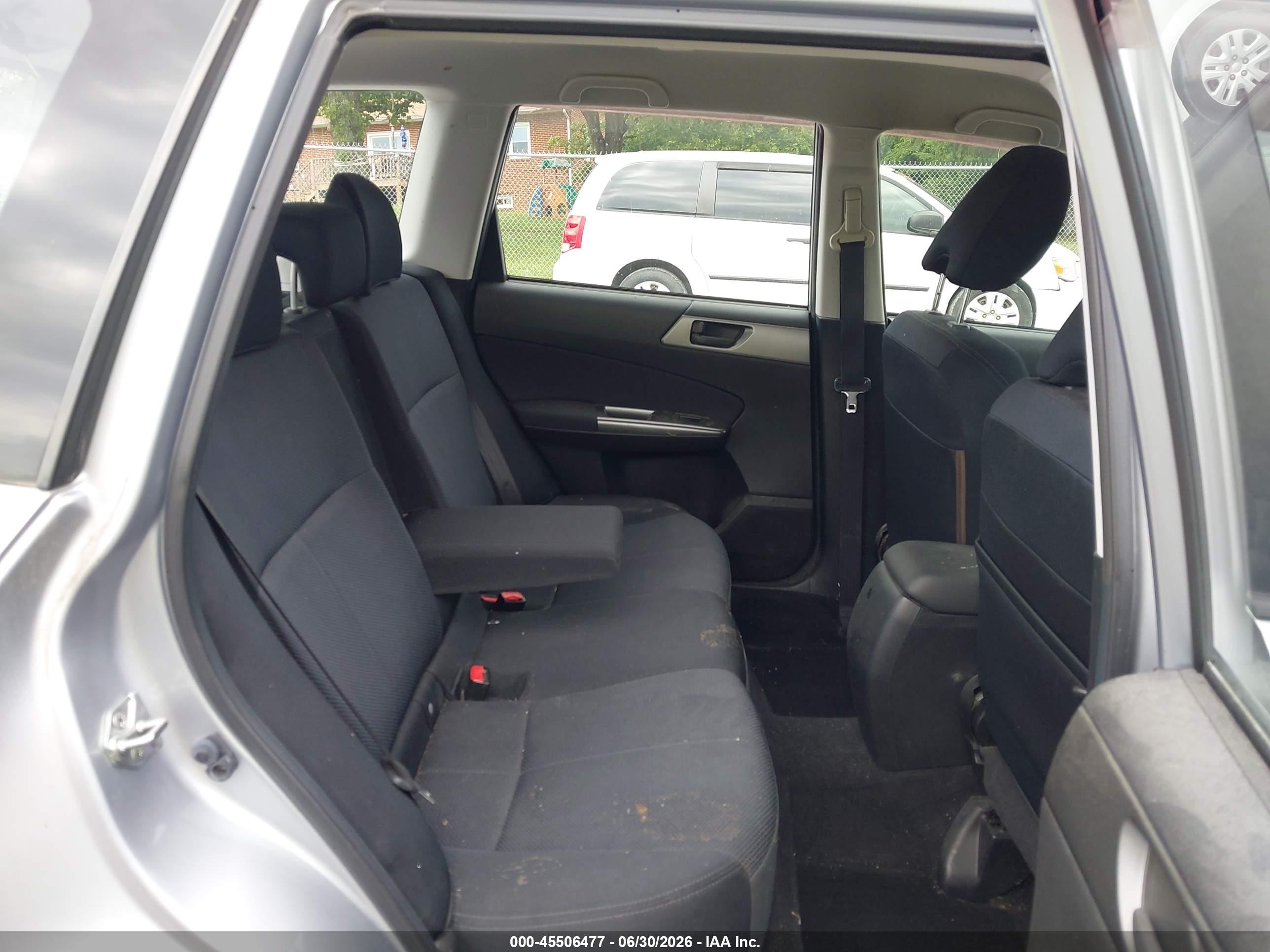 2013 Subaru Forester 2.5x Серебряный vin: JF2SHABC4DH414311