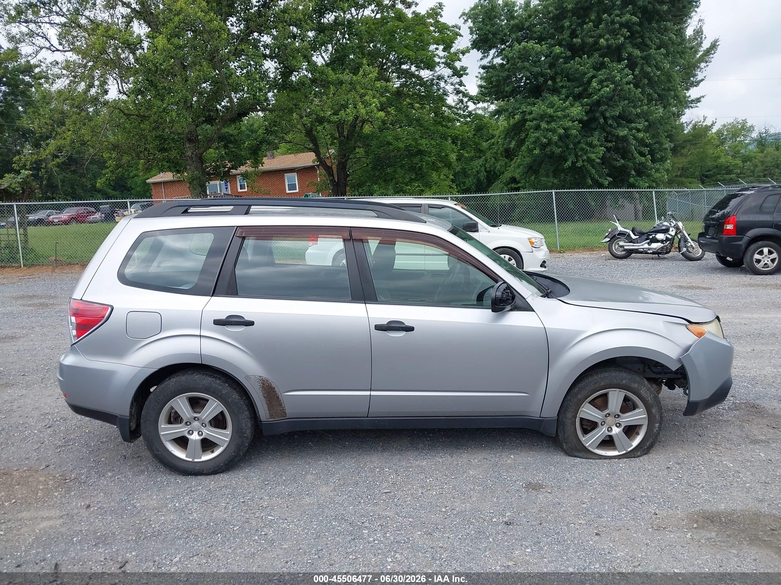 2013 Subaru Forester 2.5x Серебряный vin: JF2SHABC4DH414311