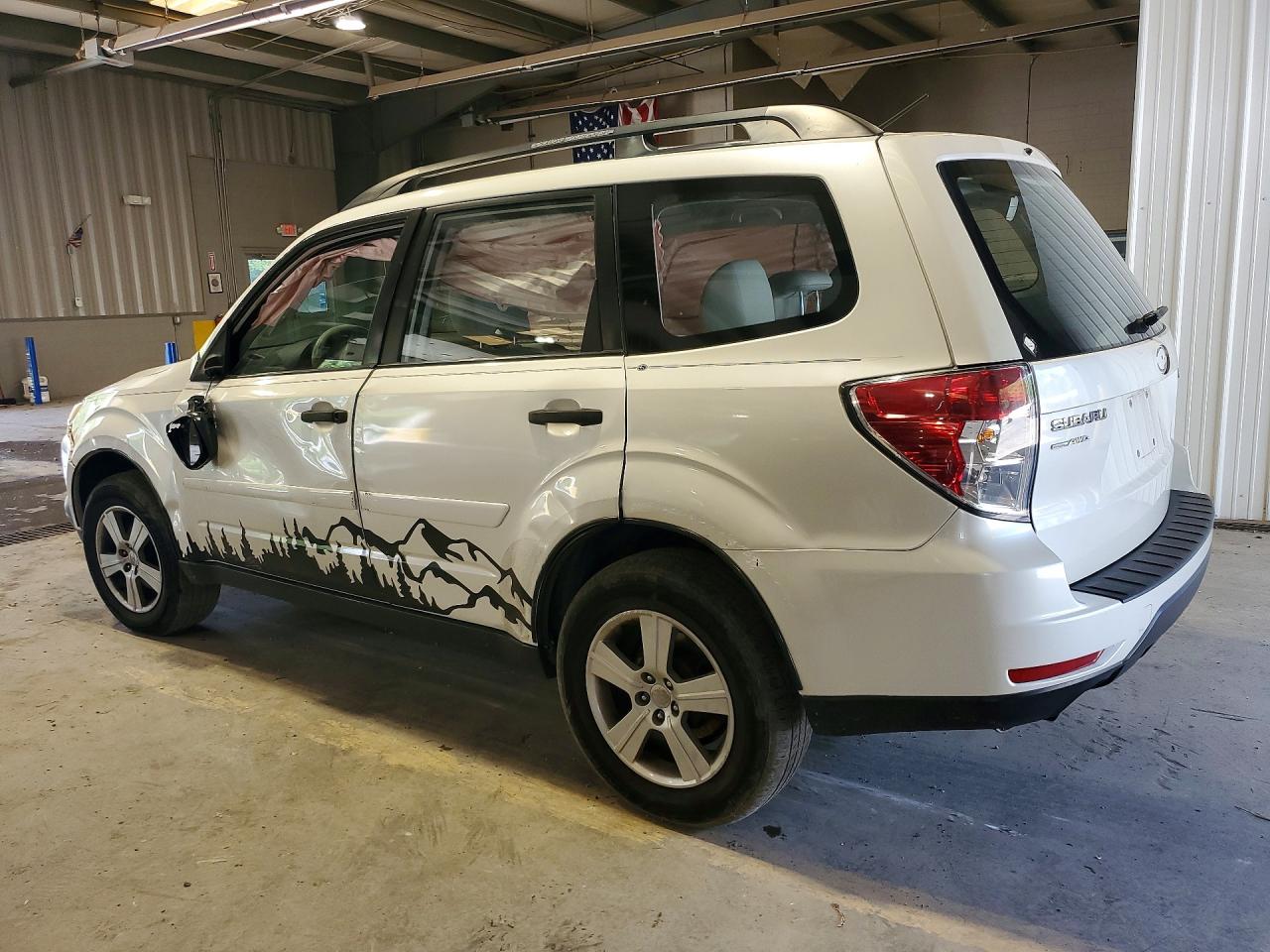 2011 Subaru Forester 2.5x White vin: JF2SHABC5BH715330
