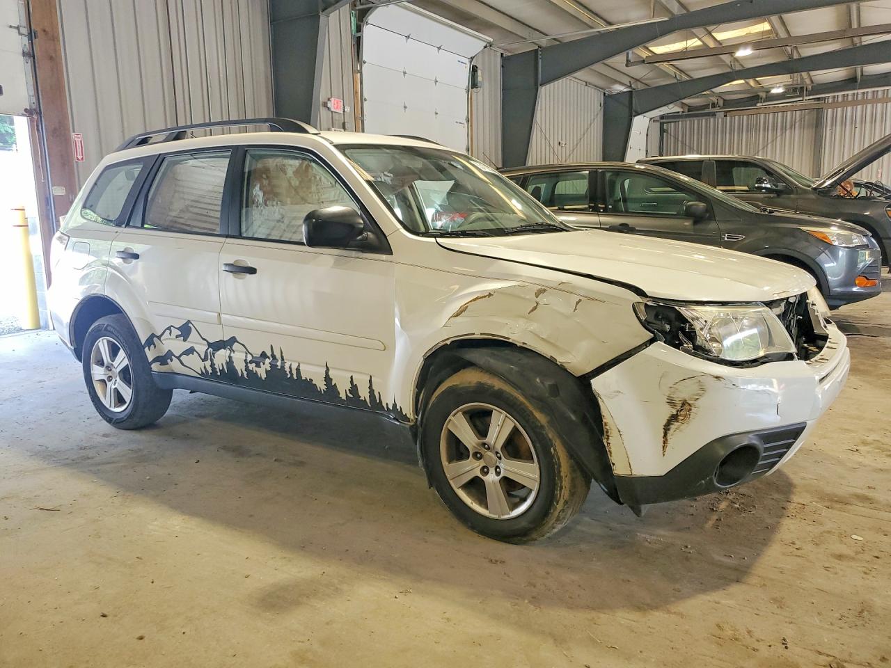 2011 Subaru Forester 2.5x White vin: JF2SHABC5BH715330
