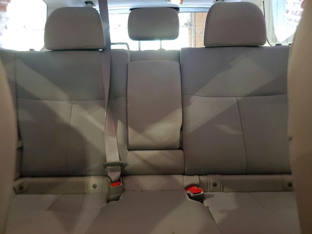 2011 Subaru Forester 2.5x White vin: JF2SHABC5BH715330