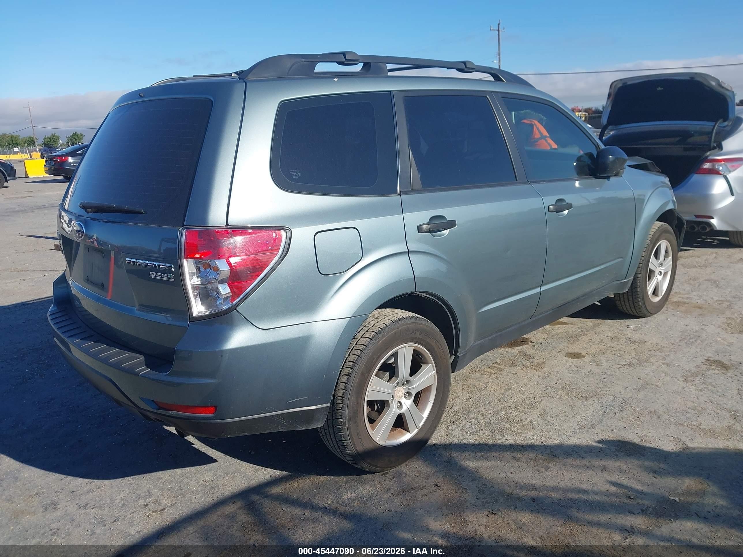 2011 Subaru Forester 2.5x Light Blue vin: JF2SHABC5BH774314