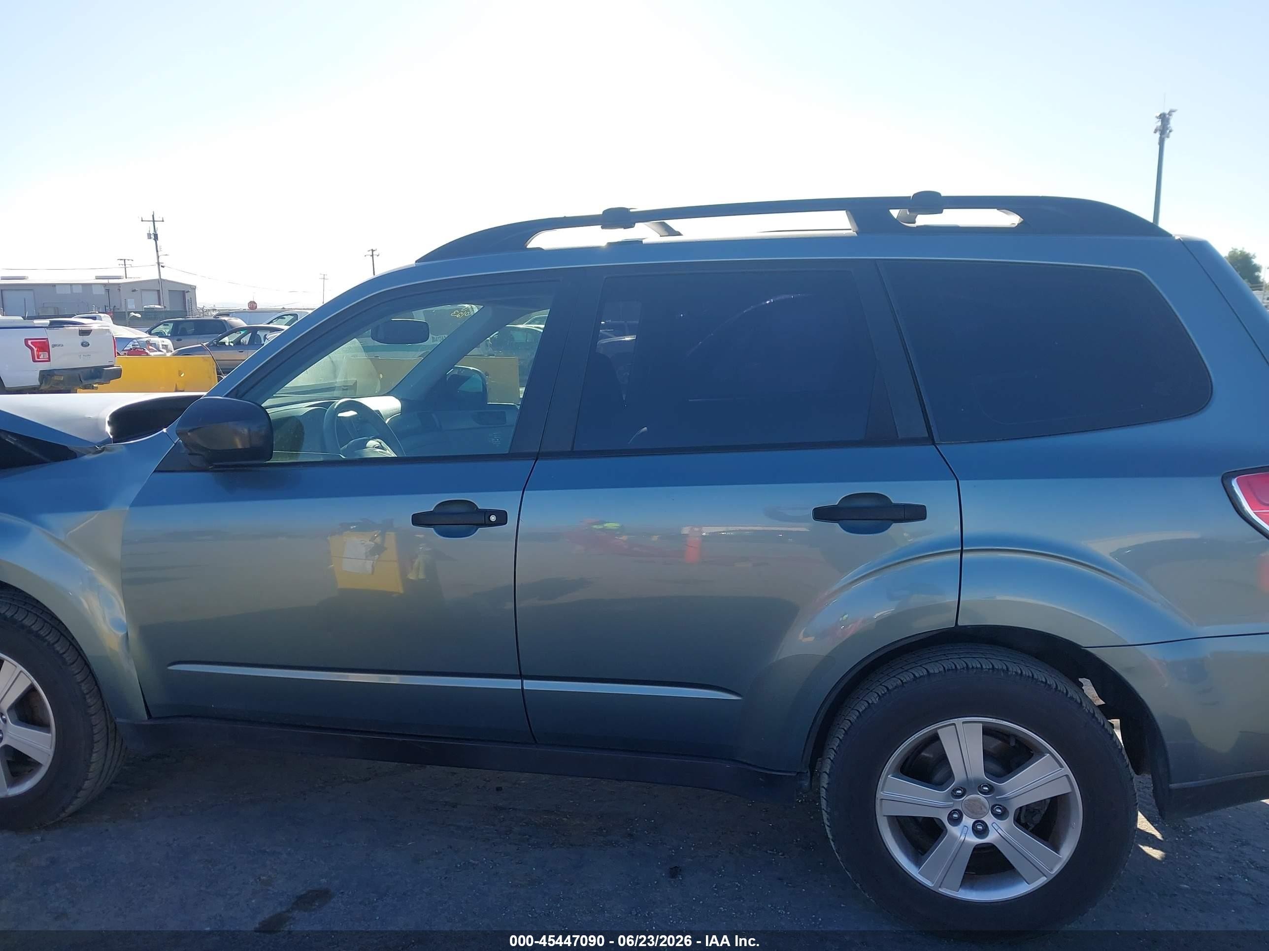 2011 Subaru Forester 2.5x Light Blue vin: JF2SHABC5BH774314