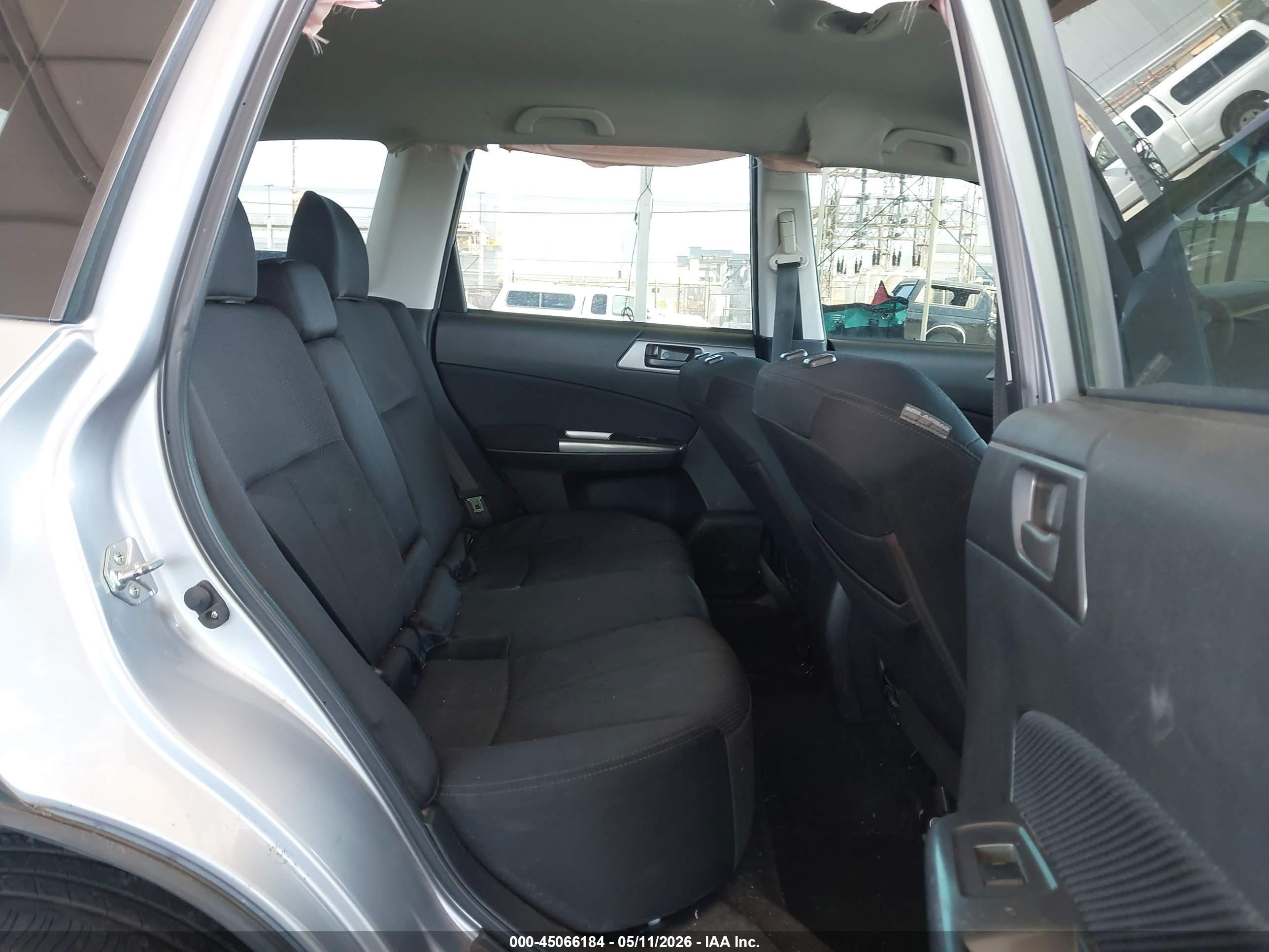 2012 Subaru Forester 2.5x Silver vin: JF2SHABC5CH404658