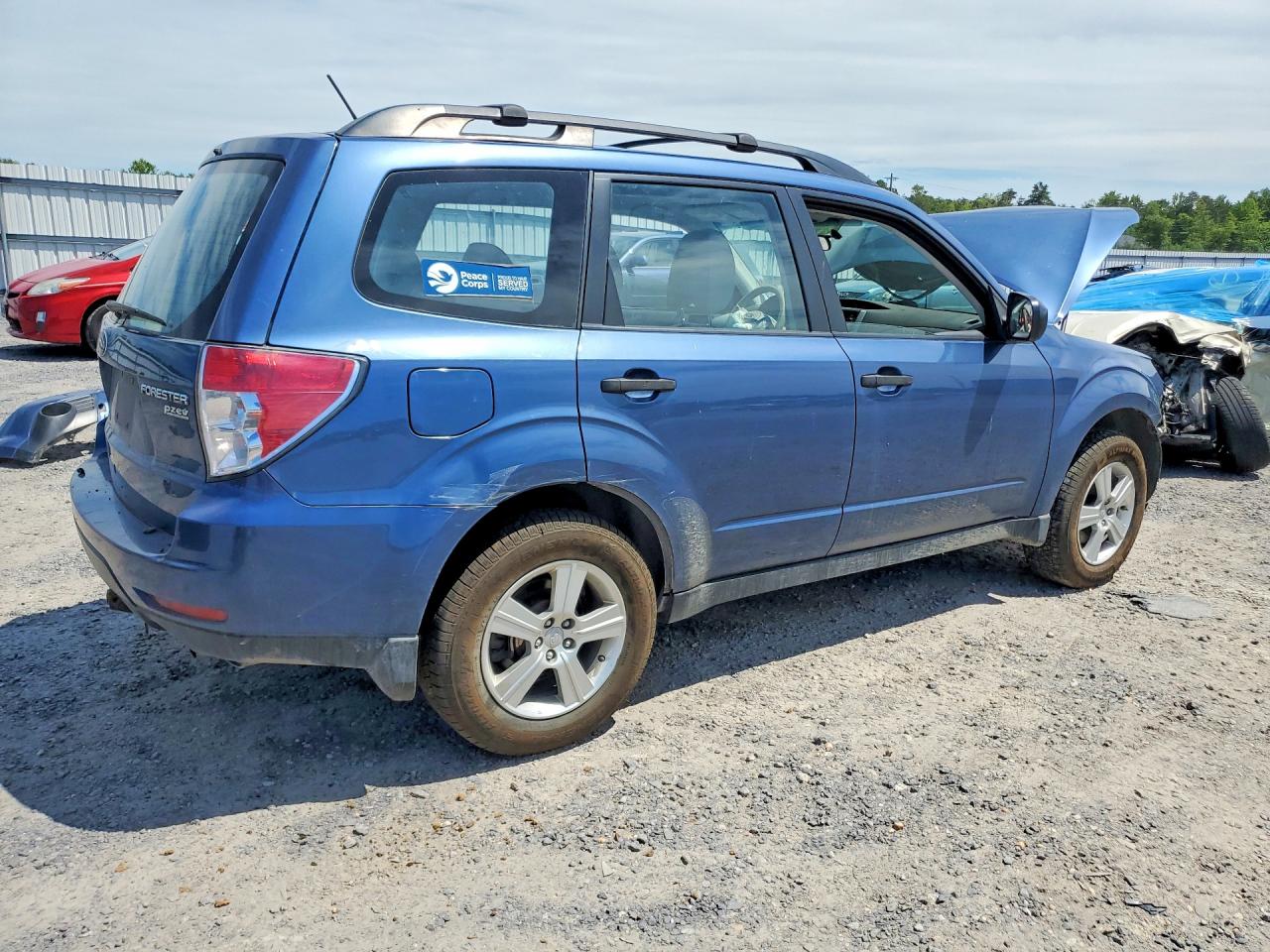 2013 Subaru Forester 2.5i Blue vin: JF2SHABC5DG439952