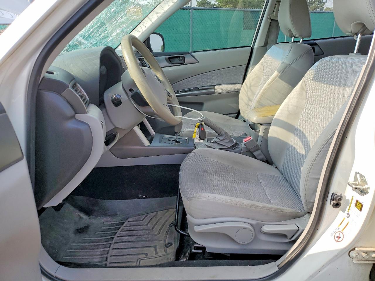 2013 Subaru Forester 2.5x White vin: JF2SHABC5DH428542
