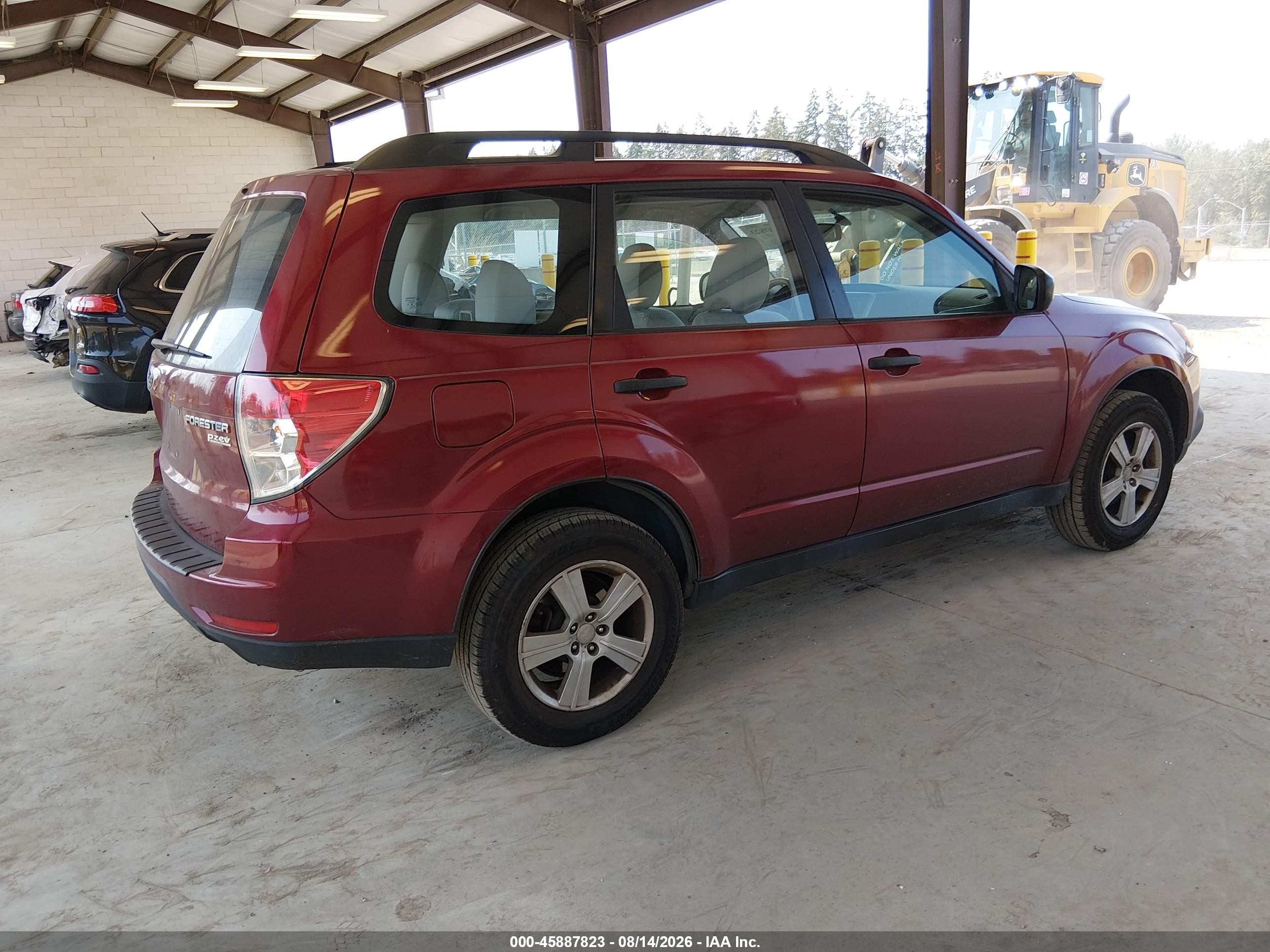 2012 Subaru Forester 2.5x Burgundy vin: JF2SHABC6CH404295