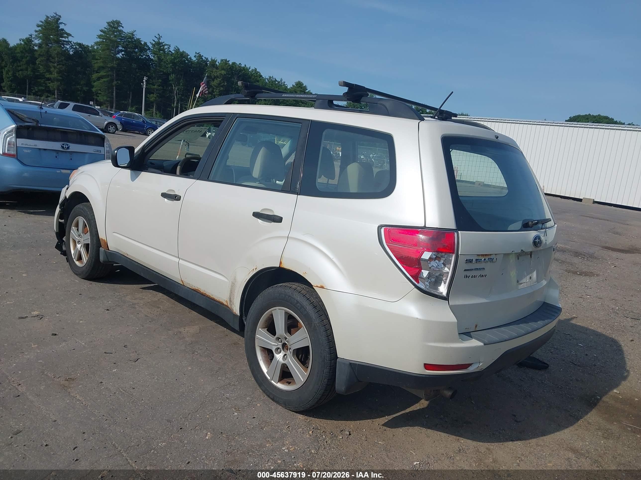 2013 Subaru Forester 2.5x White vin: JF2SHABC6DG406216