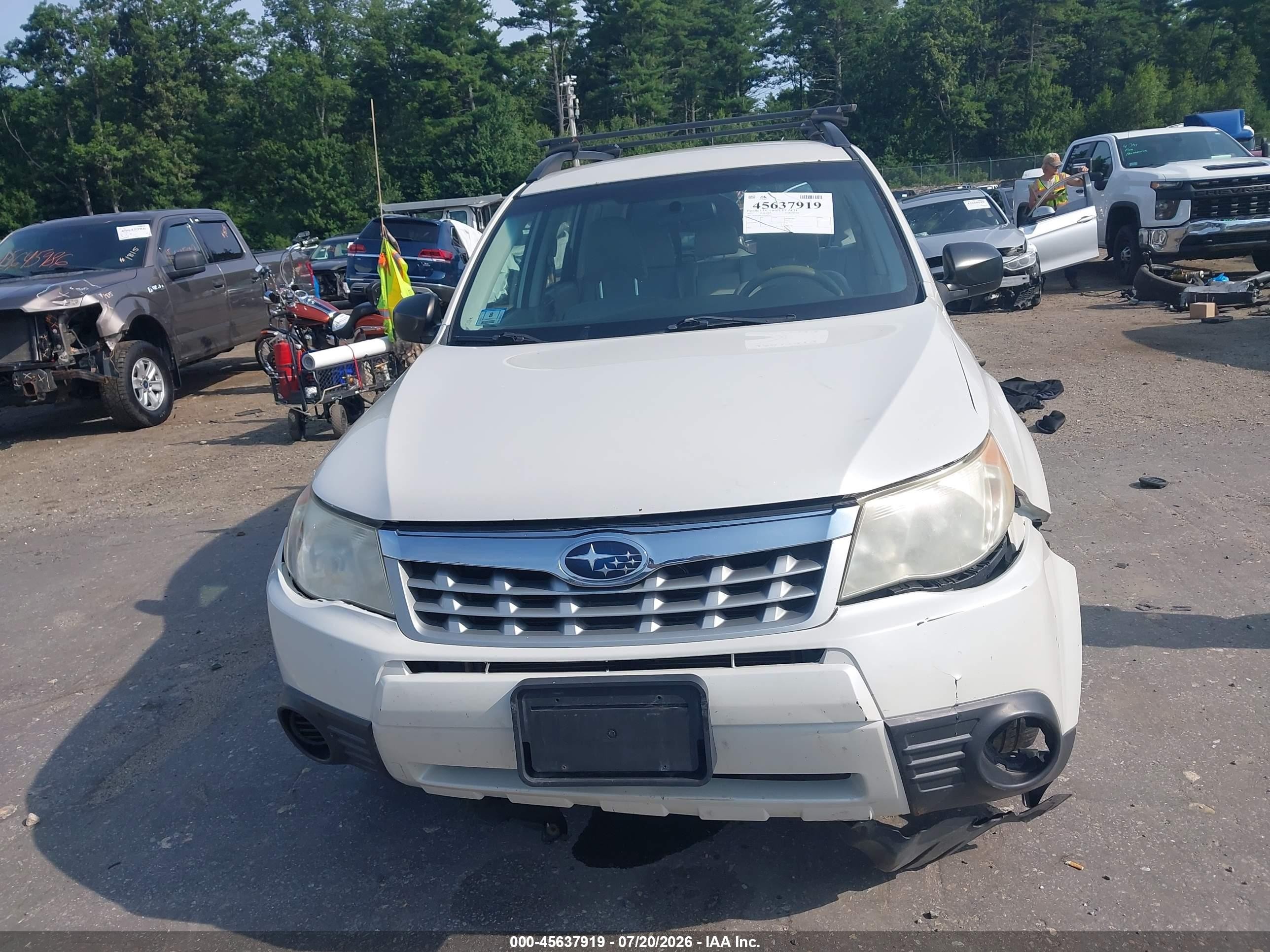 2013 Subaru Forester 2.5x White vin: JF2SHABC6DG406216