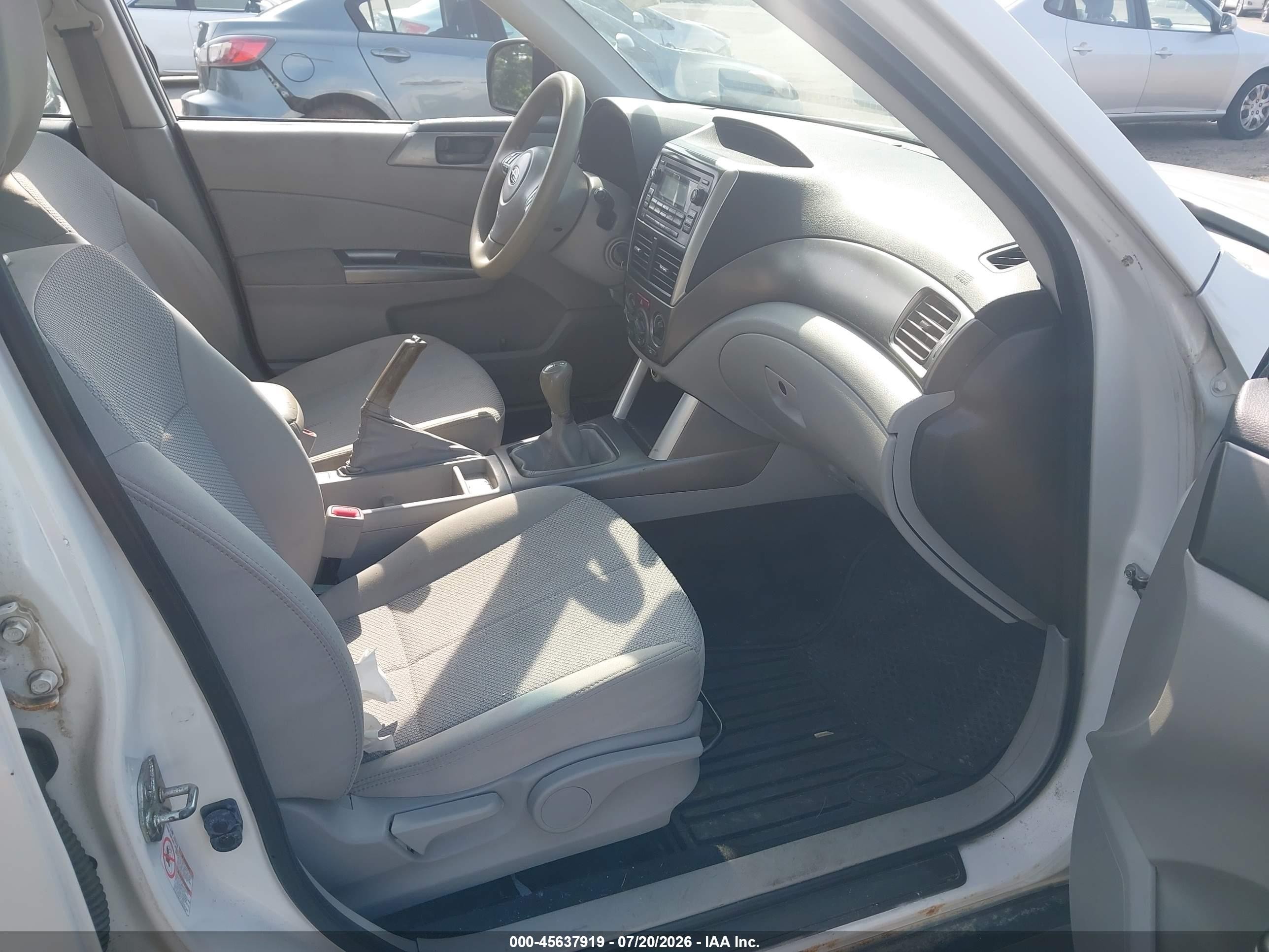 2013 Subaru Forester 2.5x White vin: JF2SHABC6DG406216