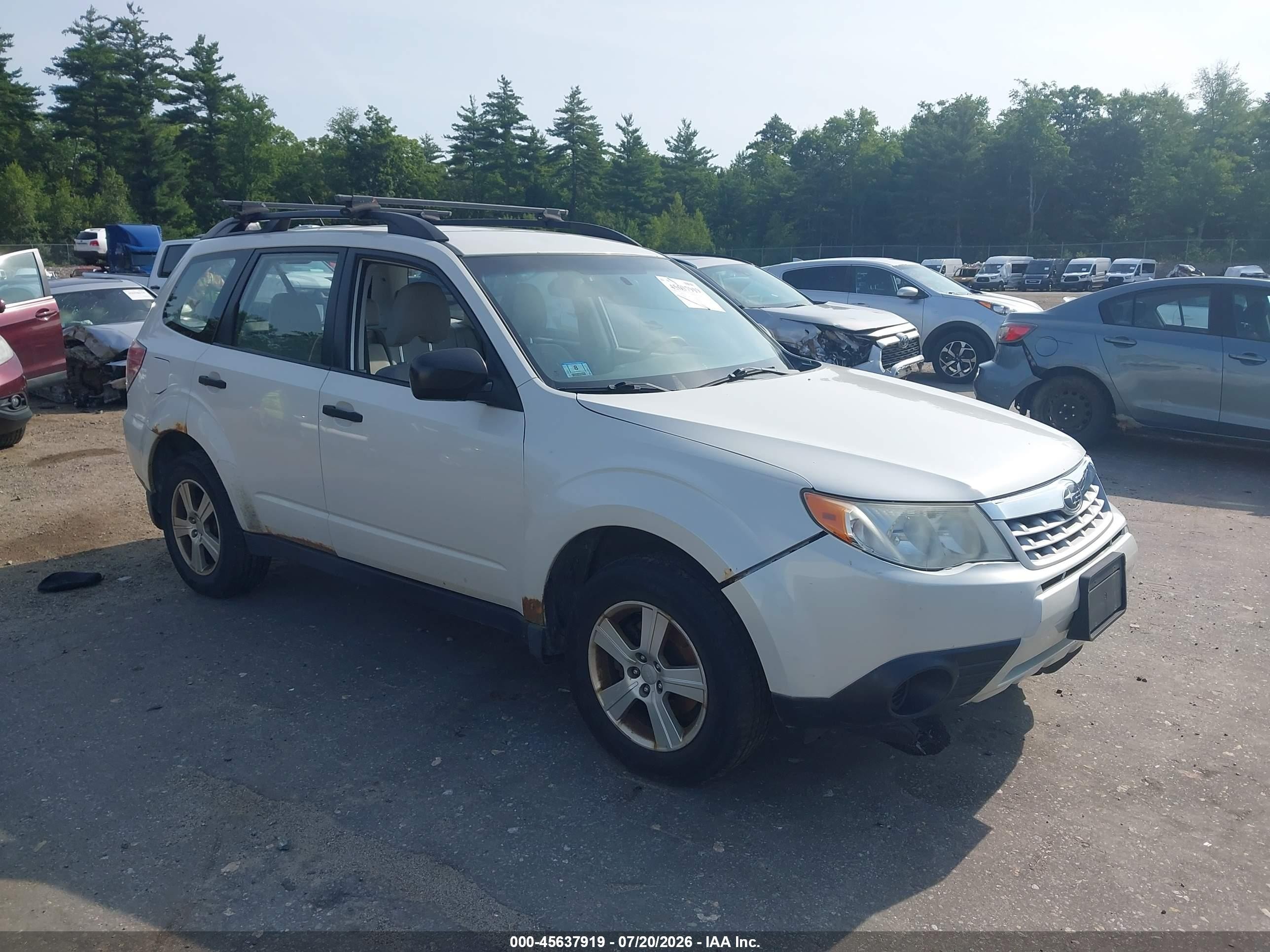 2013 Subaru Forester 2.5x White vin: JF2SHABC6DG406216