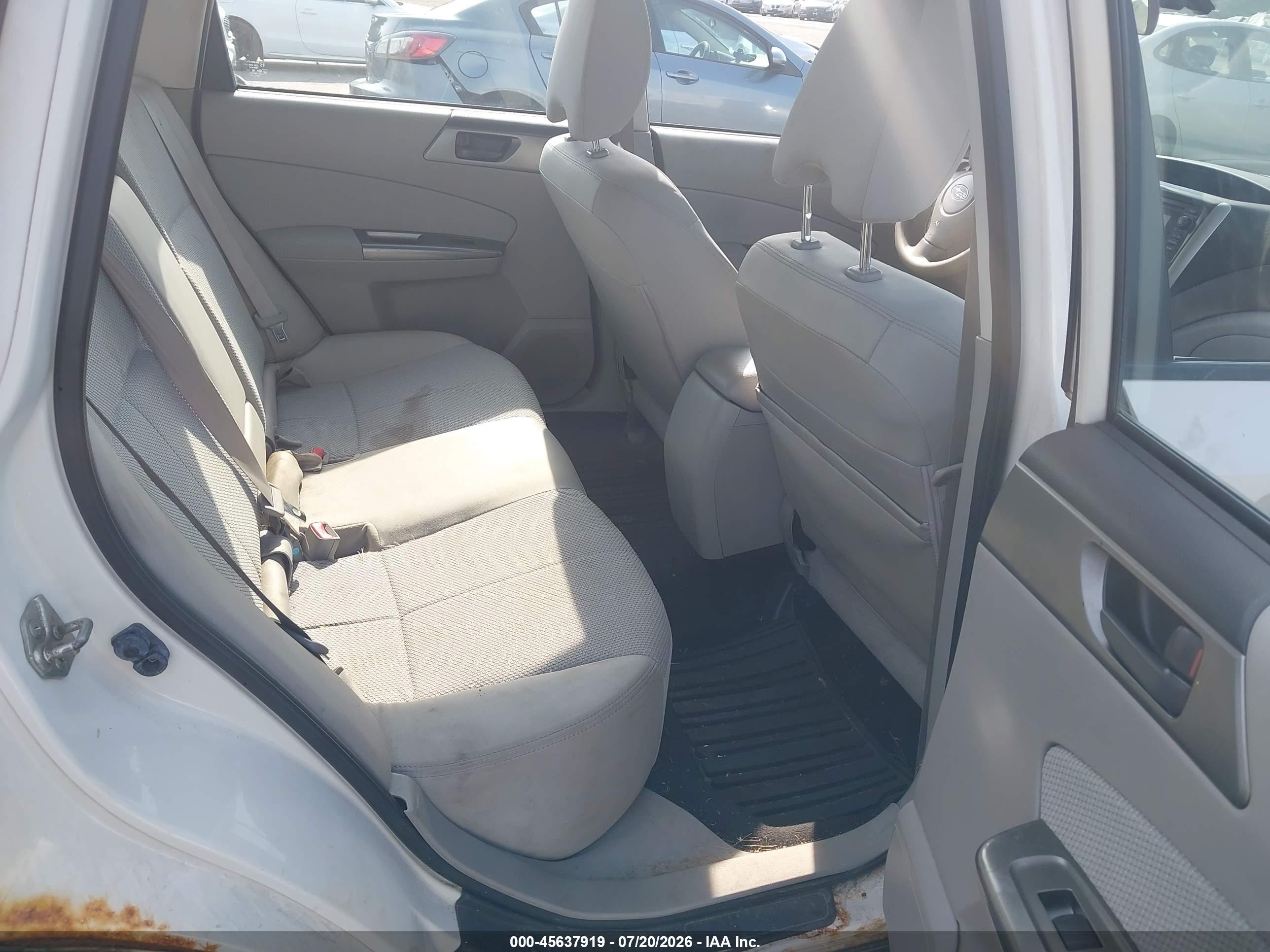 2013 Subaru Forester 2.5x White vin: JF2SHABC6DG406216