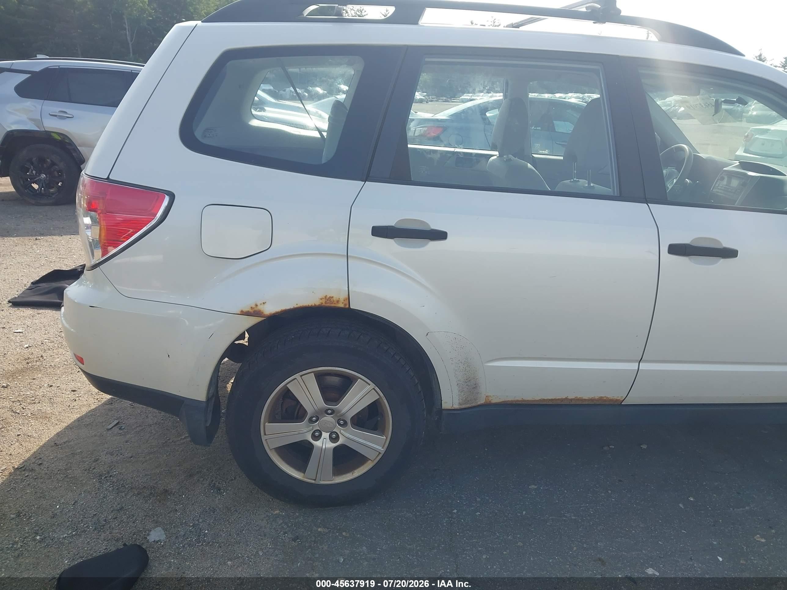 2013 Subaru Forester 2.5x White vin: JF2SHABC6DG406216