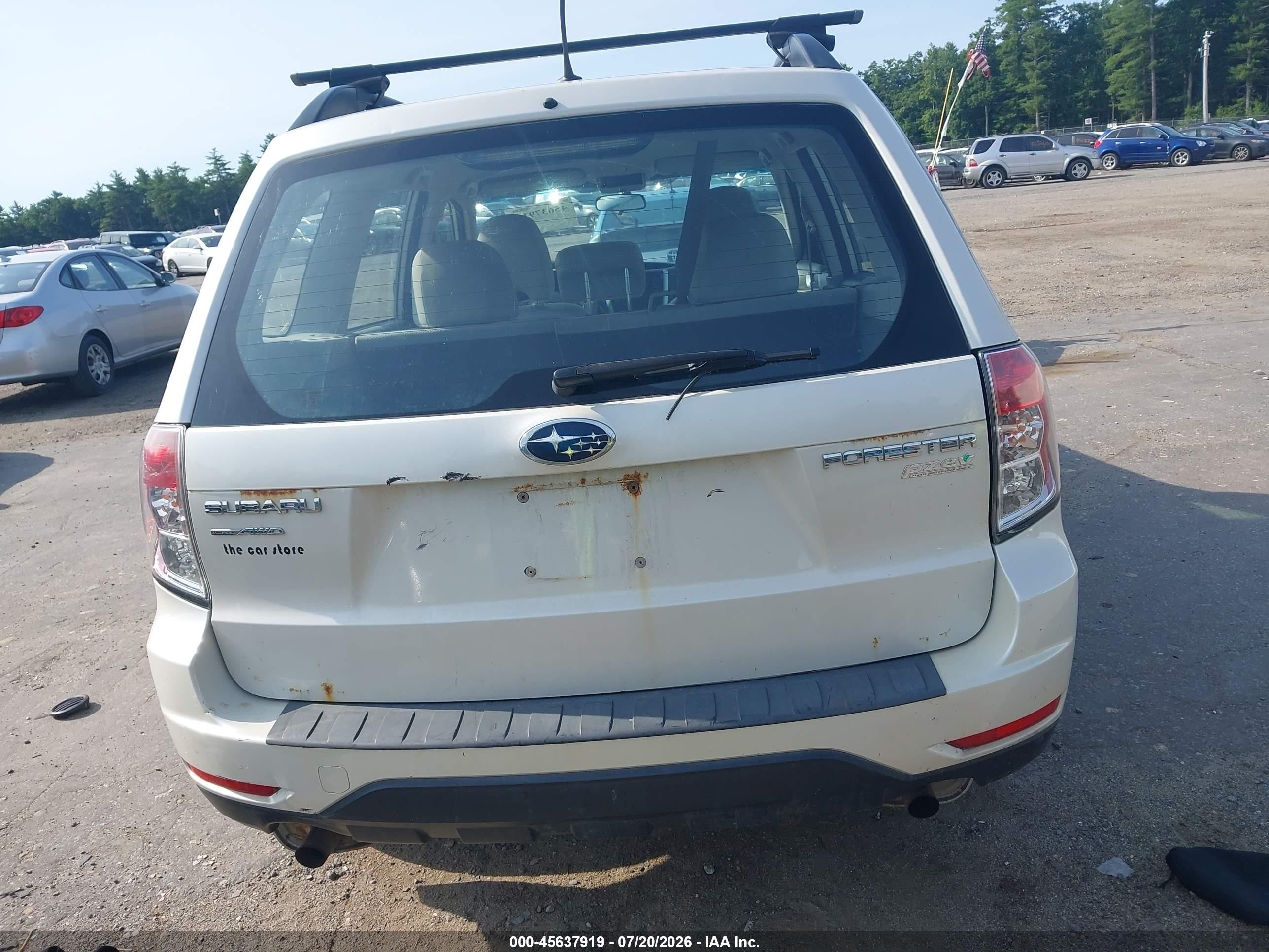2013 Subaru Forester 2.5x White vin: JF2SHABC6DG406216
