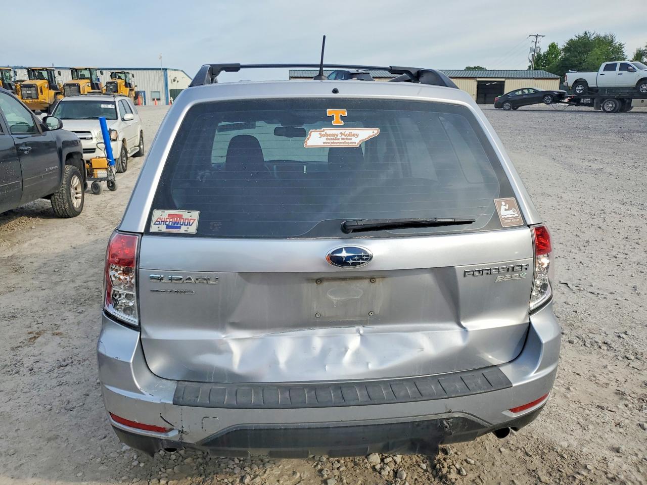 2013 Subaru Forester 2.5x Silver vin: JF2SHABC6DH409188
