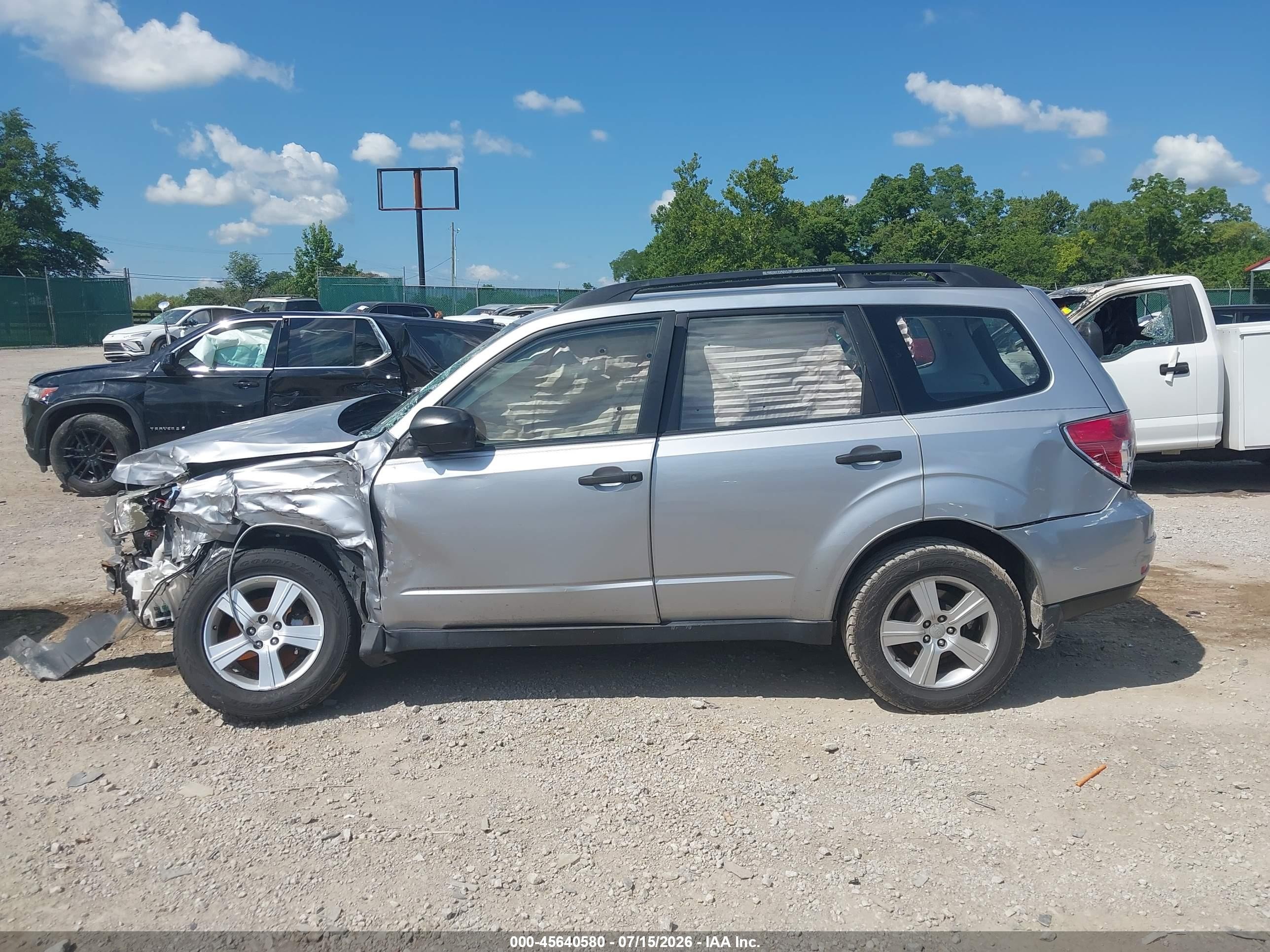 2013 Subaru Forester 2.5x Silver vin: JF2SHABC6DH428615