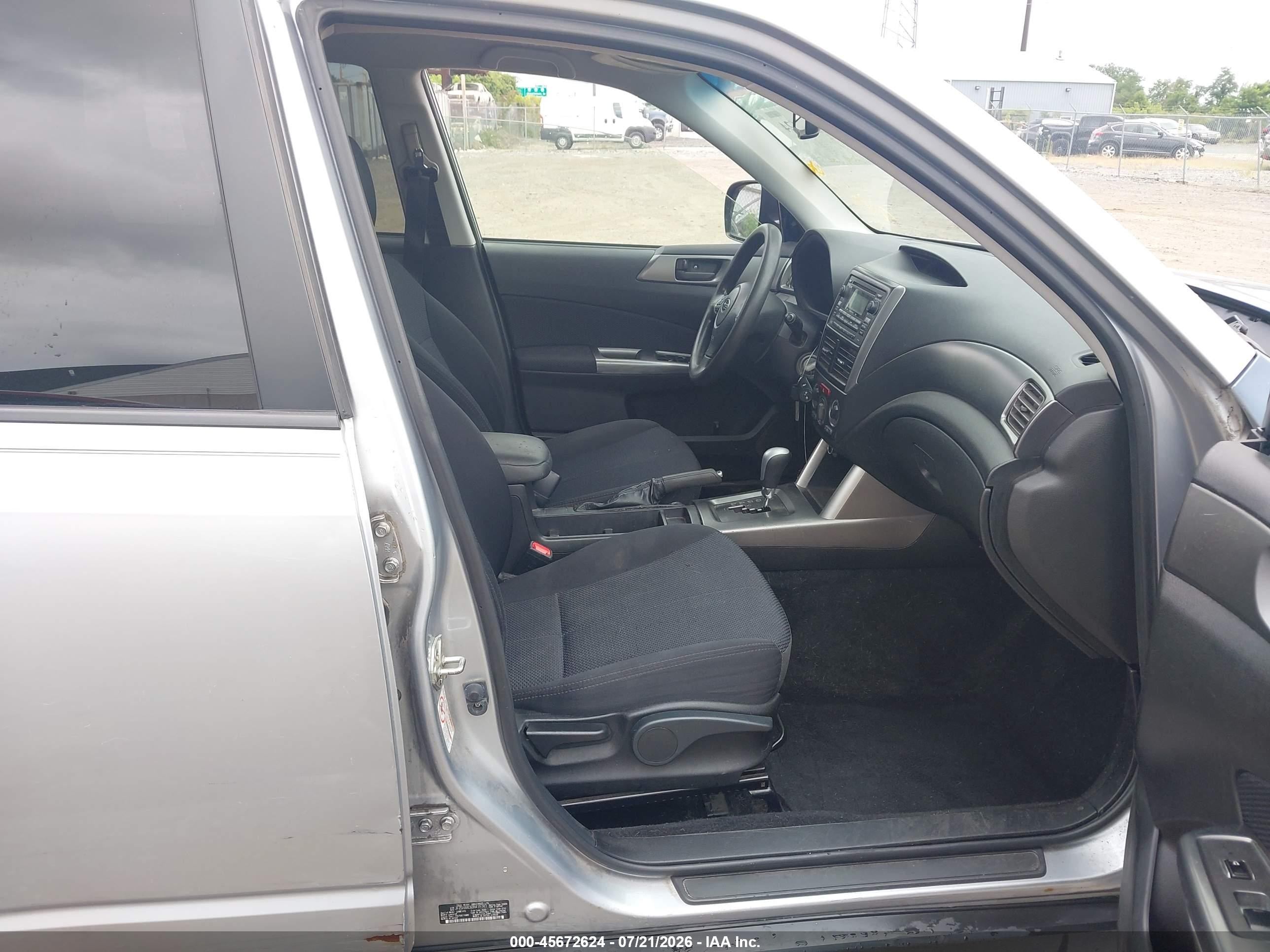 2013 Subaru Forester 2.5x Silver vin: JF2SHABC6DH435743