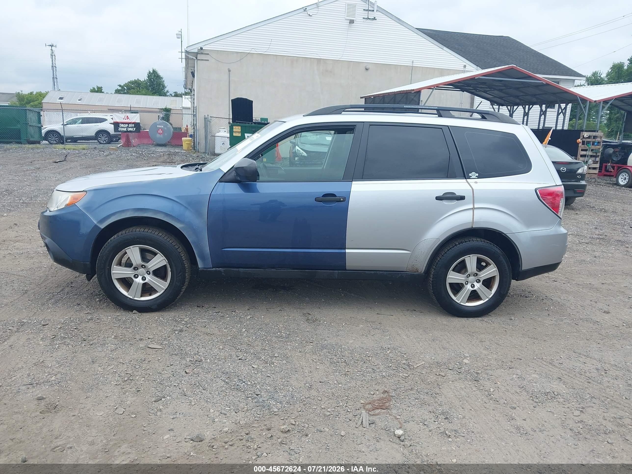 2013 Subaru Forester 2.5x Silver vin: JF2SHABC6DH435743