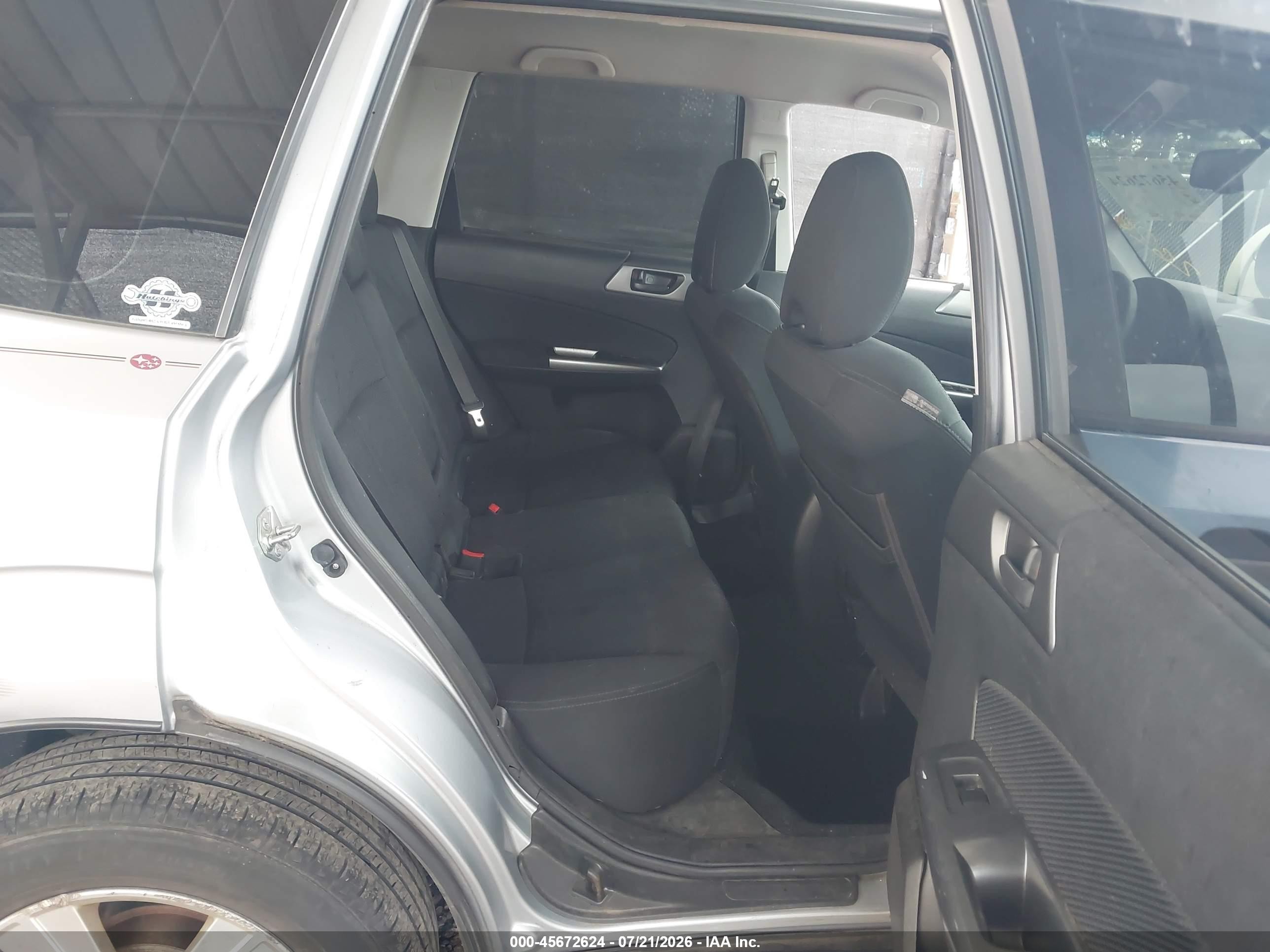 2013 Subaru Forester 2.5x Silver vin: JF2SHABC6DH435743