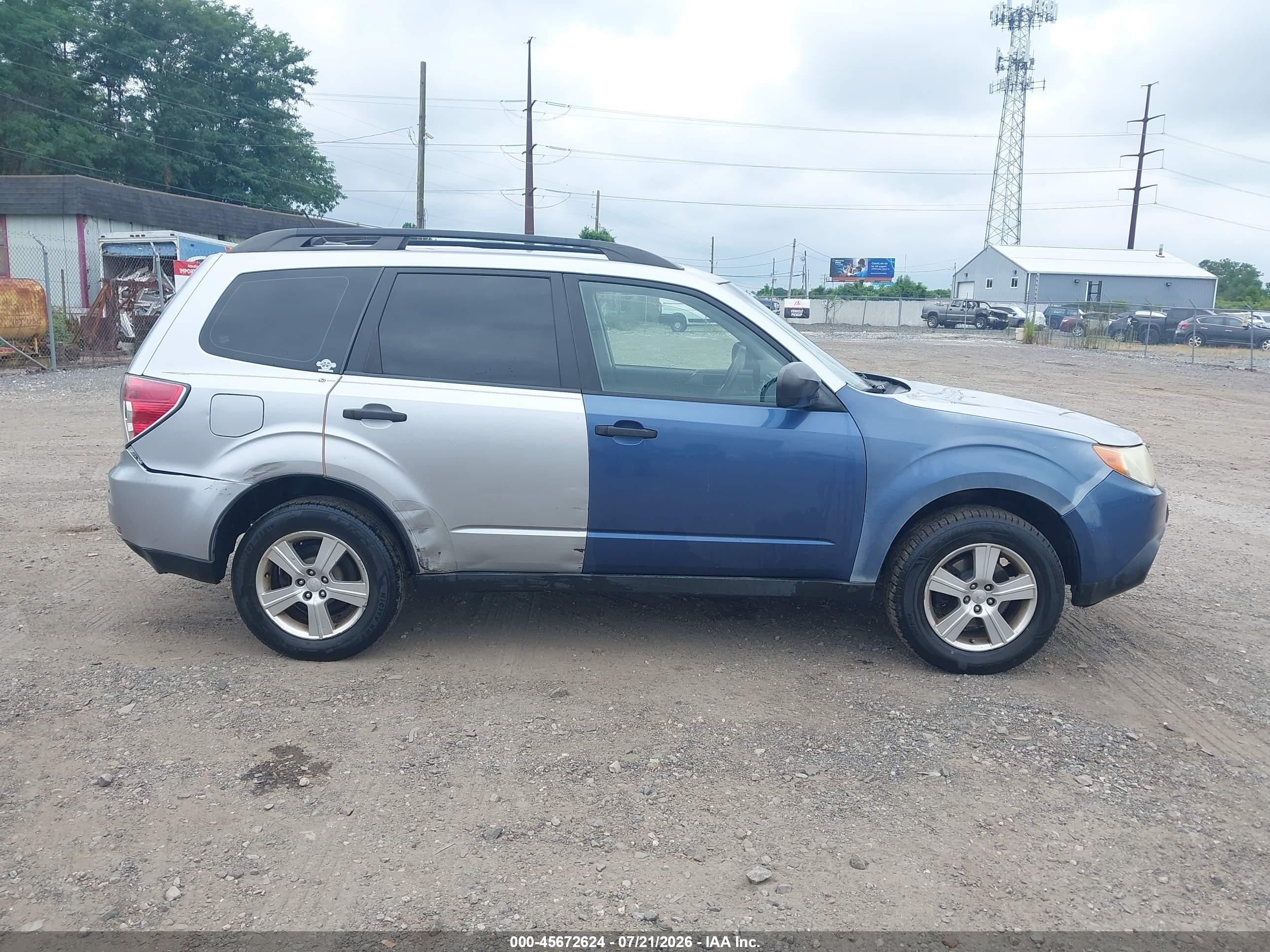 2013 Subaru Forester 2.5x Silver vin: JF2SHABC6DH435743