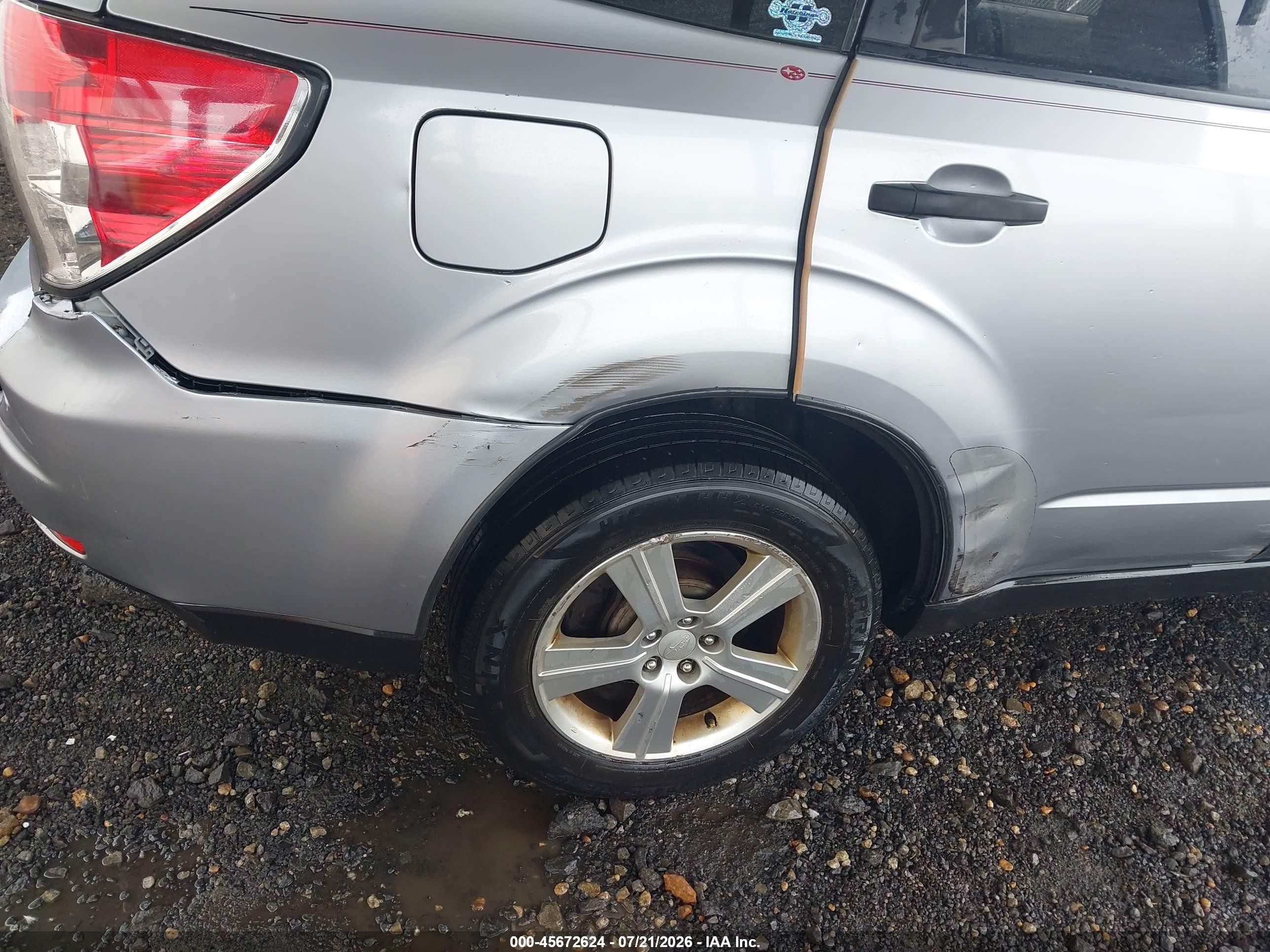 2013 Subaru Forester 2.5x Silver vin: JF2SHABC6DH435743