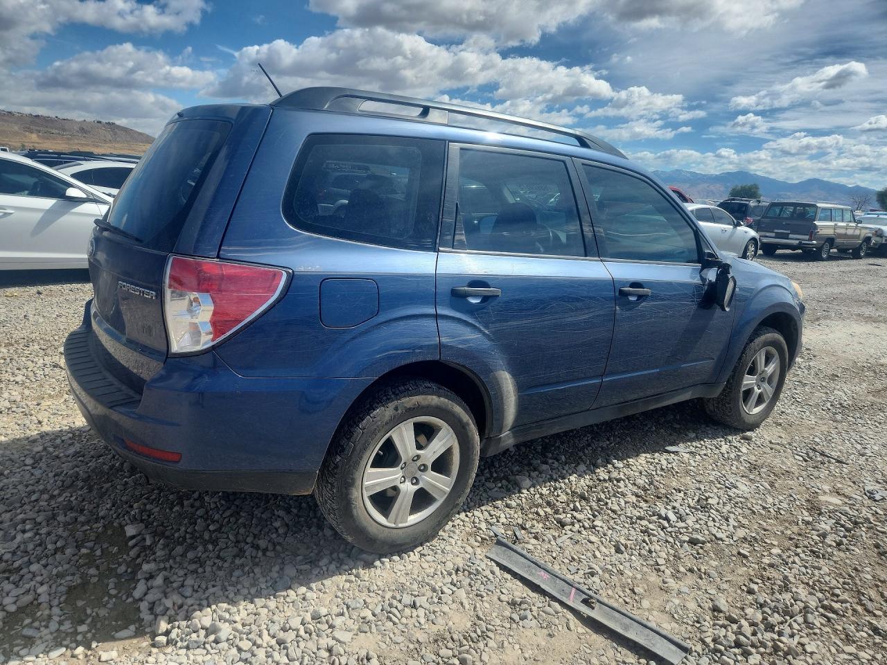 2011 Subaru Forester 2.5x Blue vin: JF2SHABC7BH737541