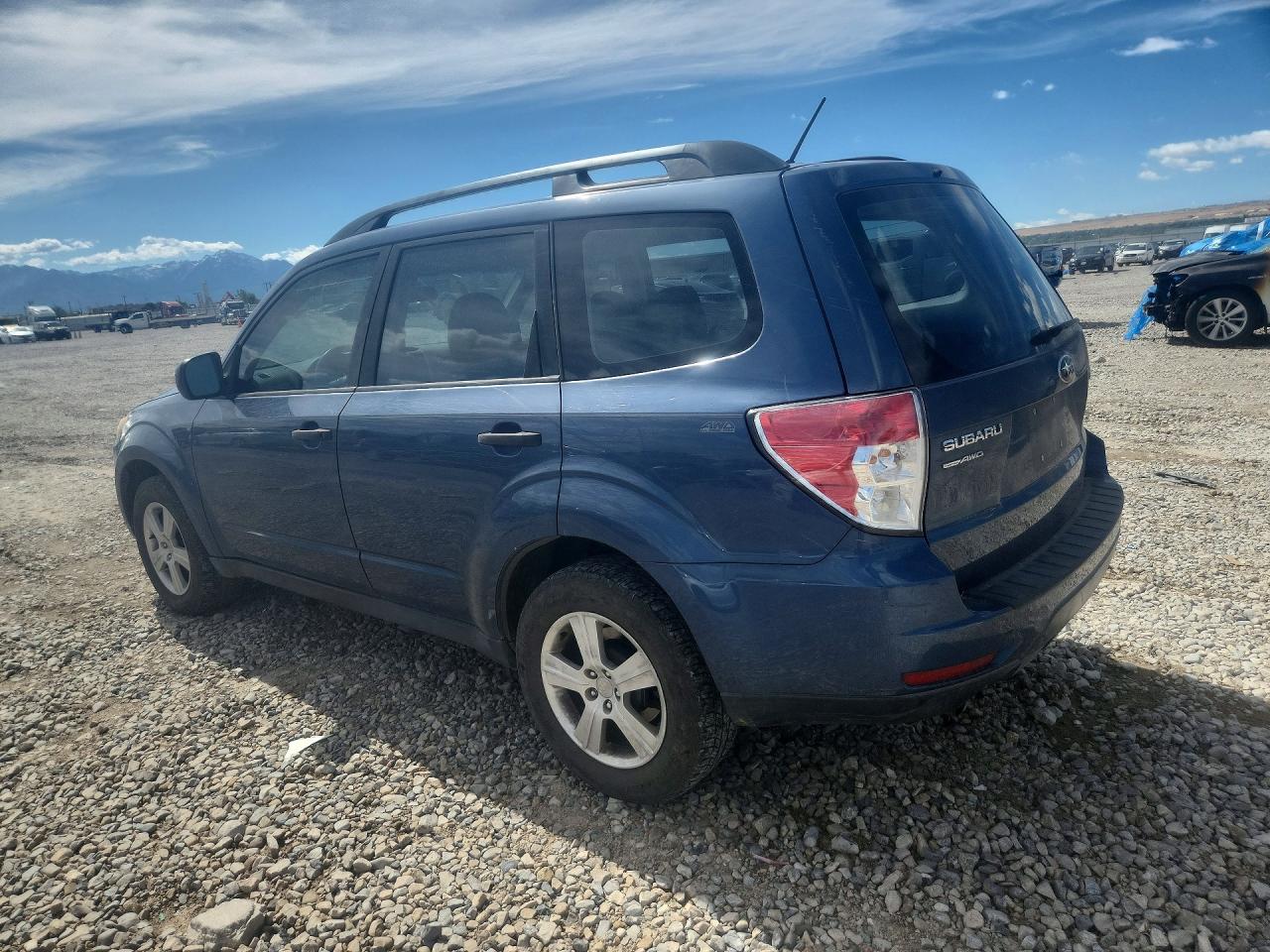 2011 Subaru Forester 2.5x Blue vin: JF2SHABC7BH737541