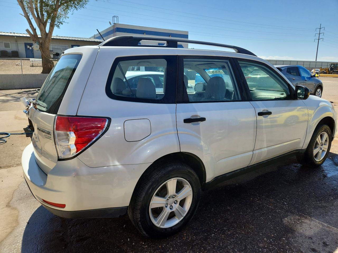 2013 Subaru Forester 2.5x Белый vin: JF2SHABC7DH403643
