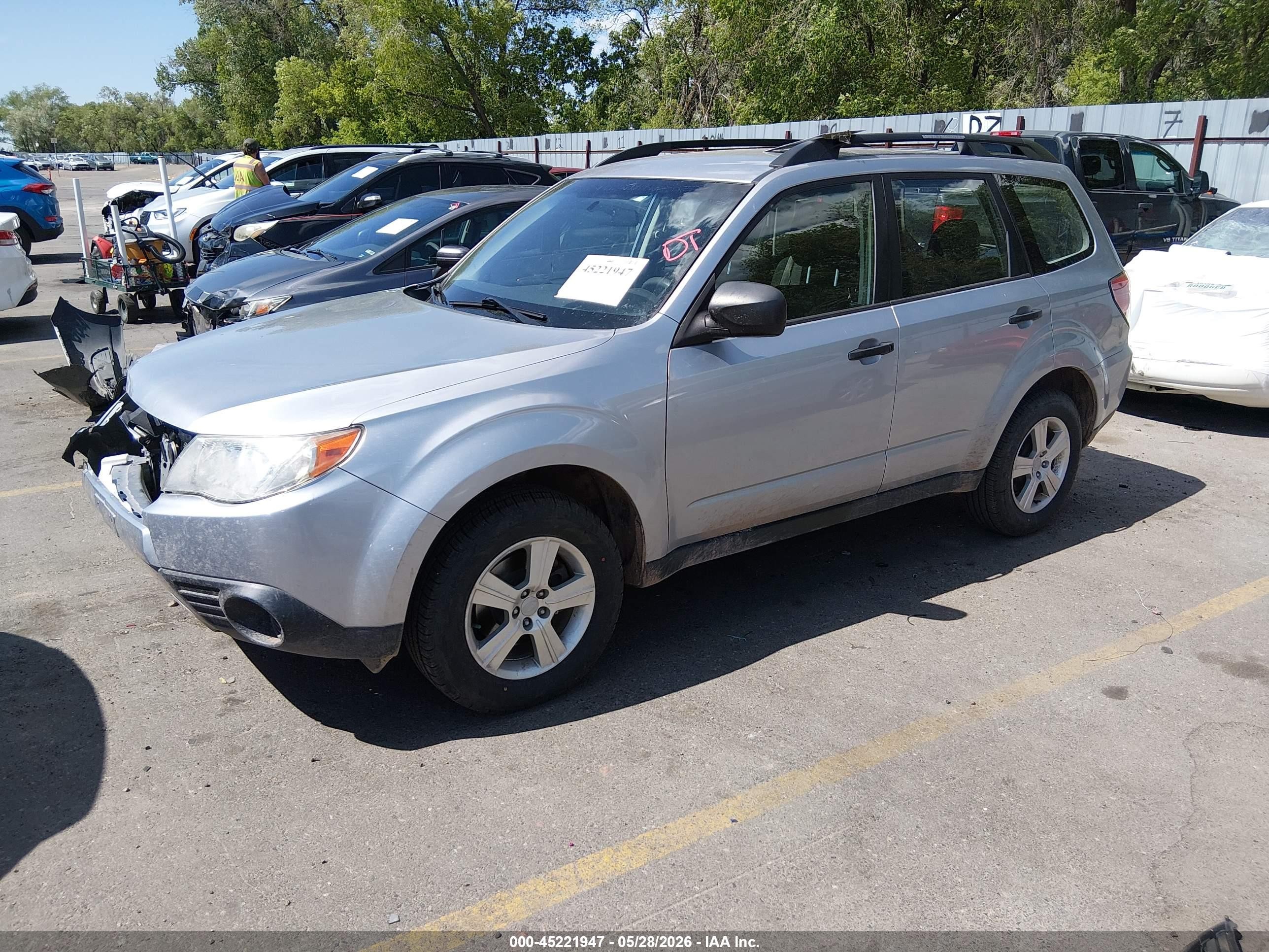 2013 Subaru Forester 2.5x Silver vin: JF2SHABC7DH434262