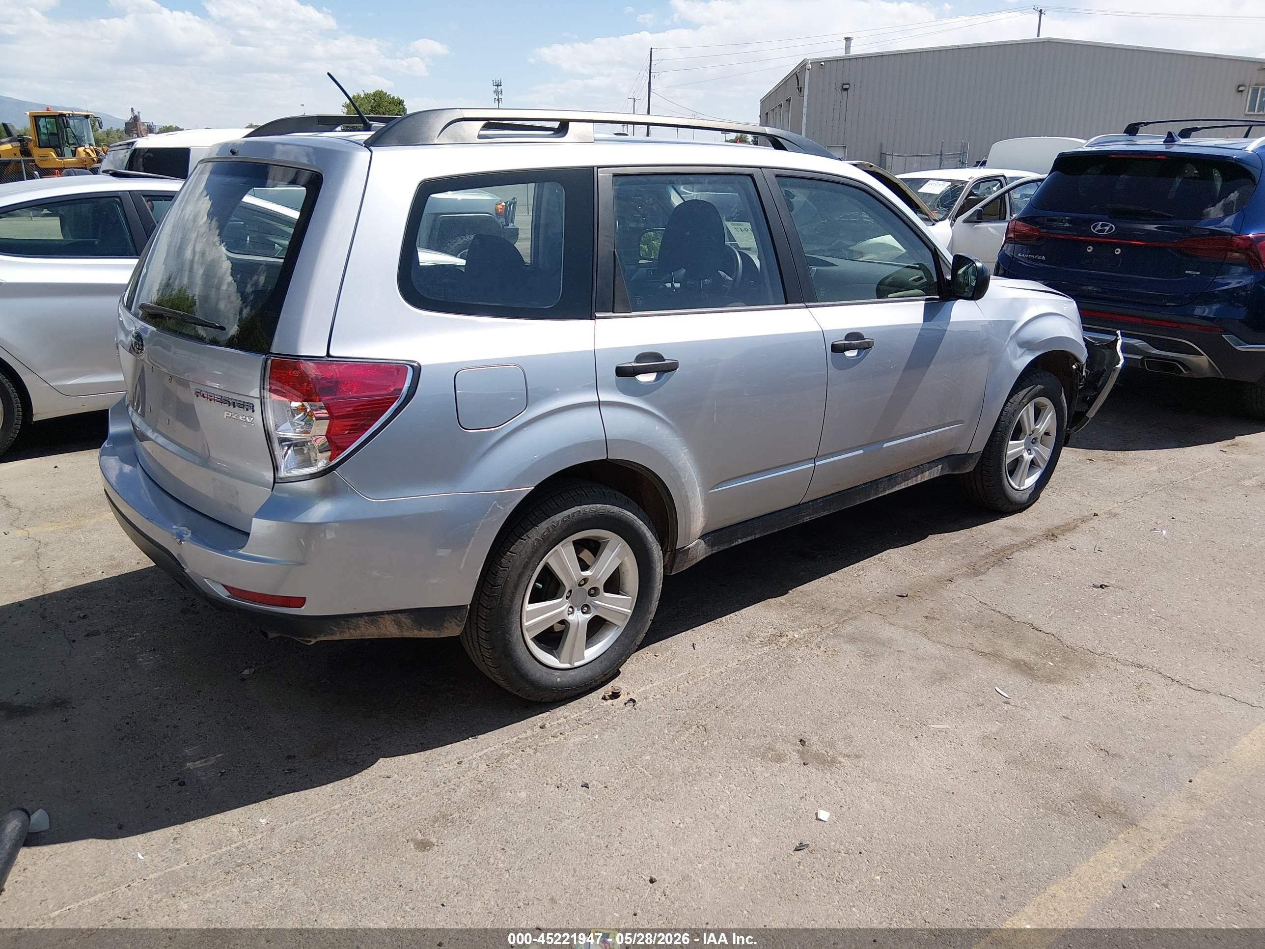 2013 Subaru Forester 2.5x Silver vin: JF2SHABC7DH434262