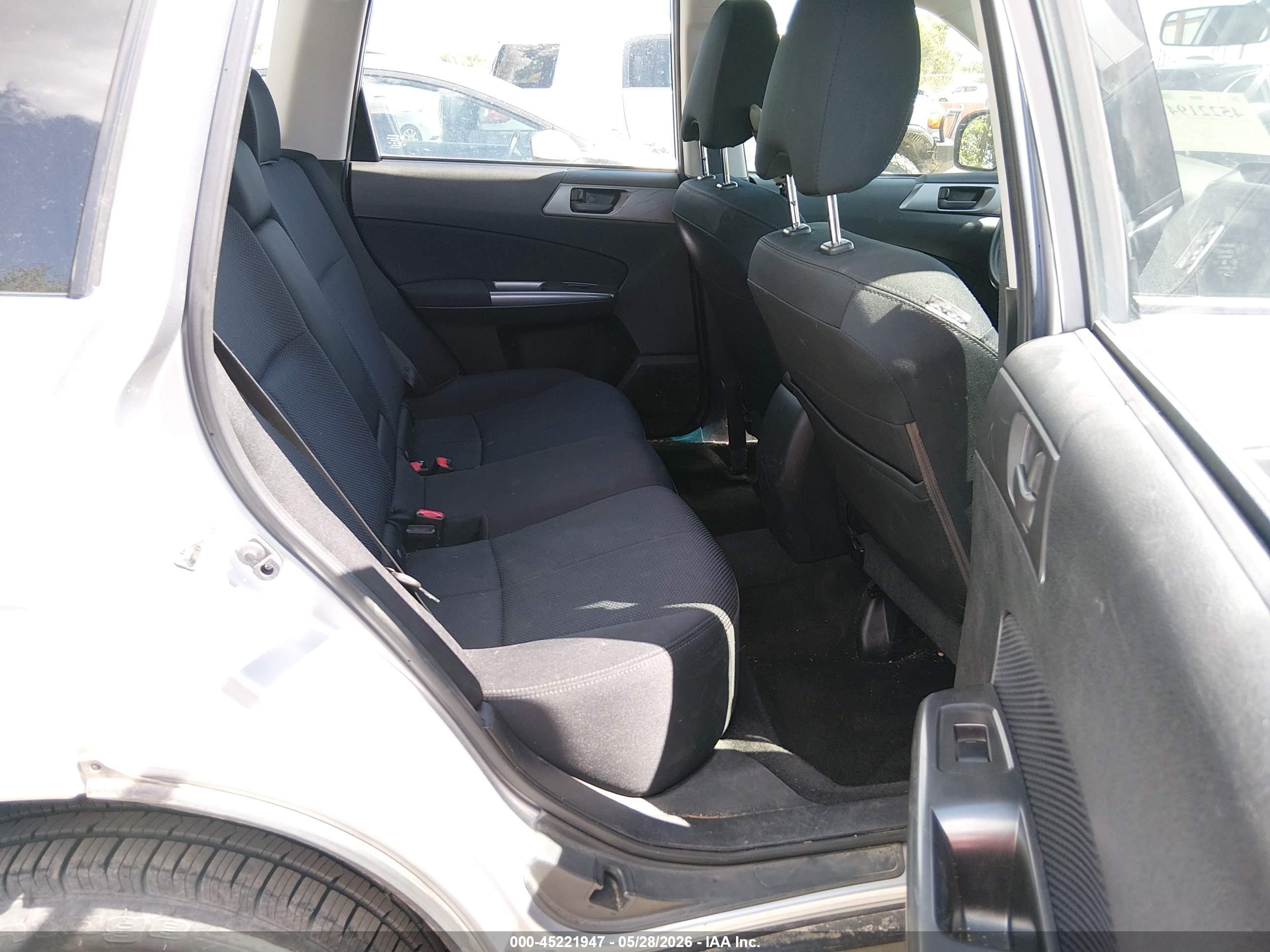 2013 Subaru Forester 2.5x Silver vin: JF2SHABC7DH434262
