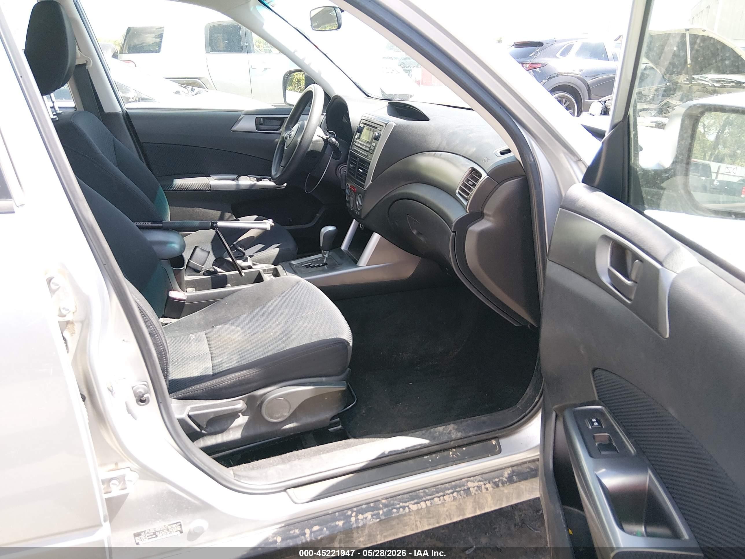 2013 Subaru Forester 2.5x Silver vin: JF2SHABC7DH434262